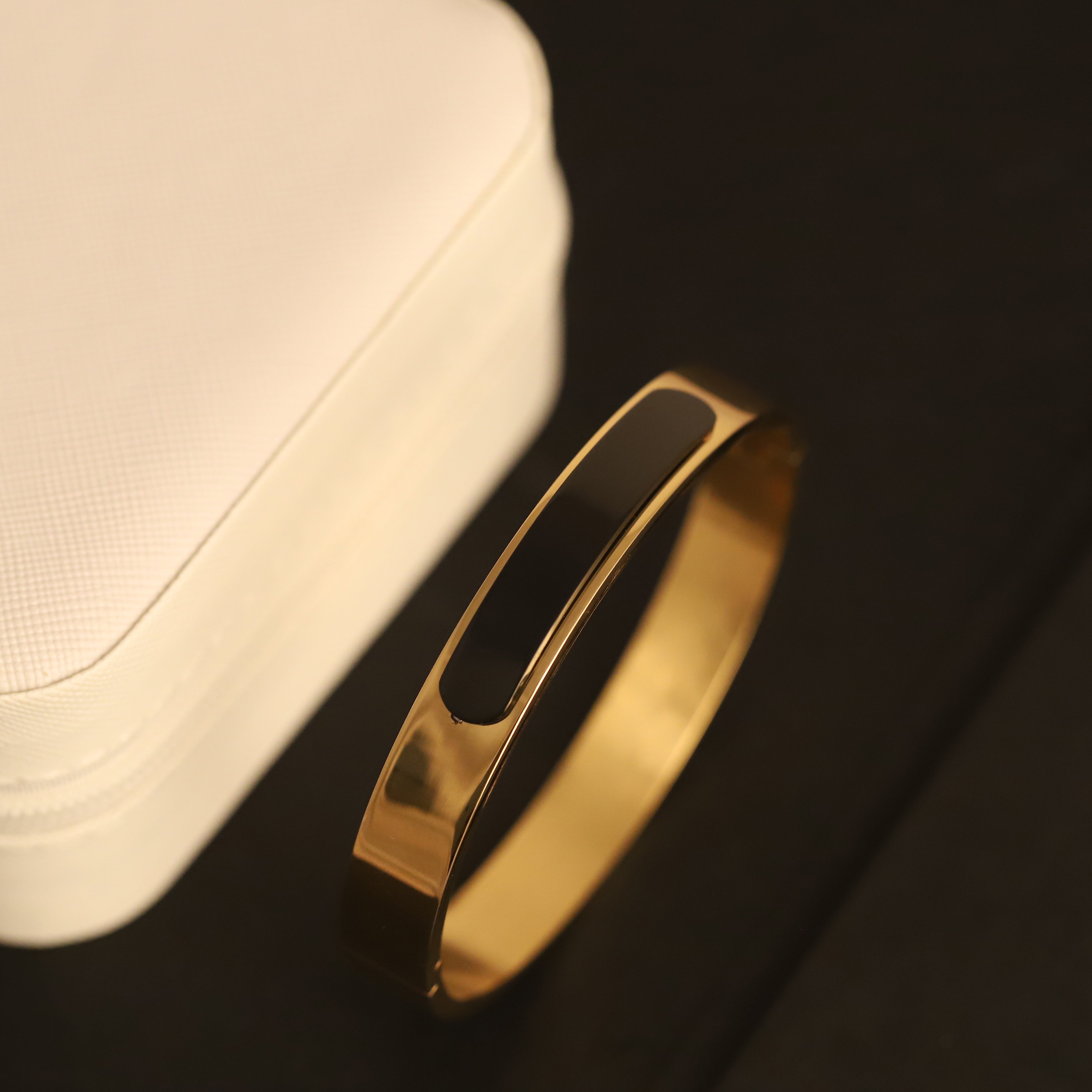 Premium Men’s Gold-Tone Bracelet with Black Enamel Center Plate – Modern Minimalist Bangle for Stylish & Confident Look