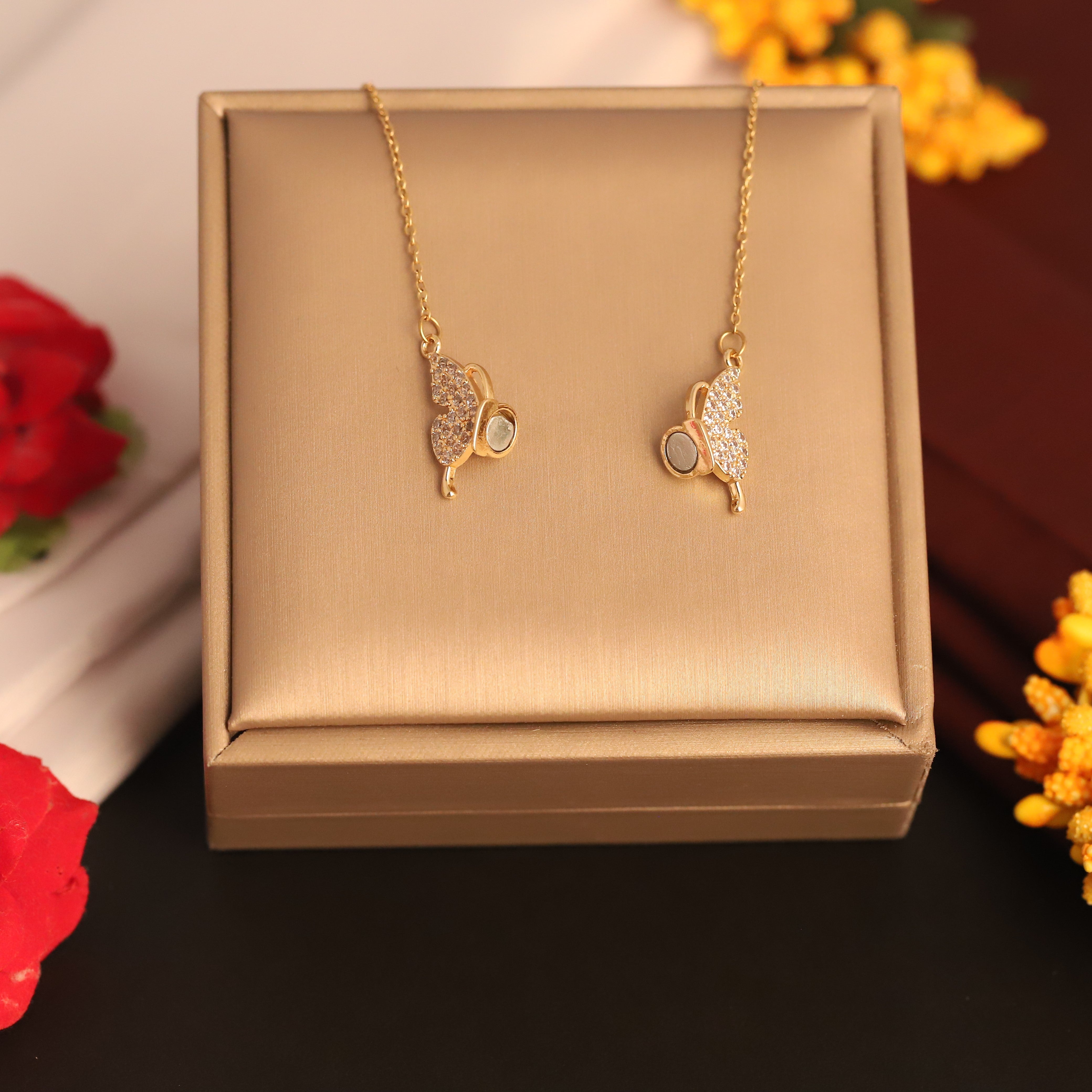 Butterfly Magnetic Chain Gold Plated – Single Layer, Anti-Tarnish, Waterproof, Minimalist Style (GOLD)