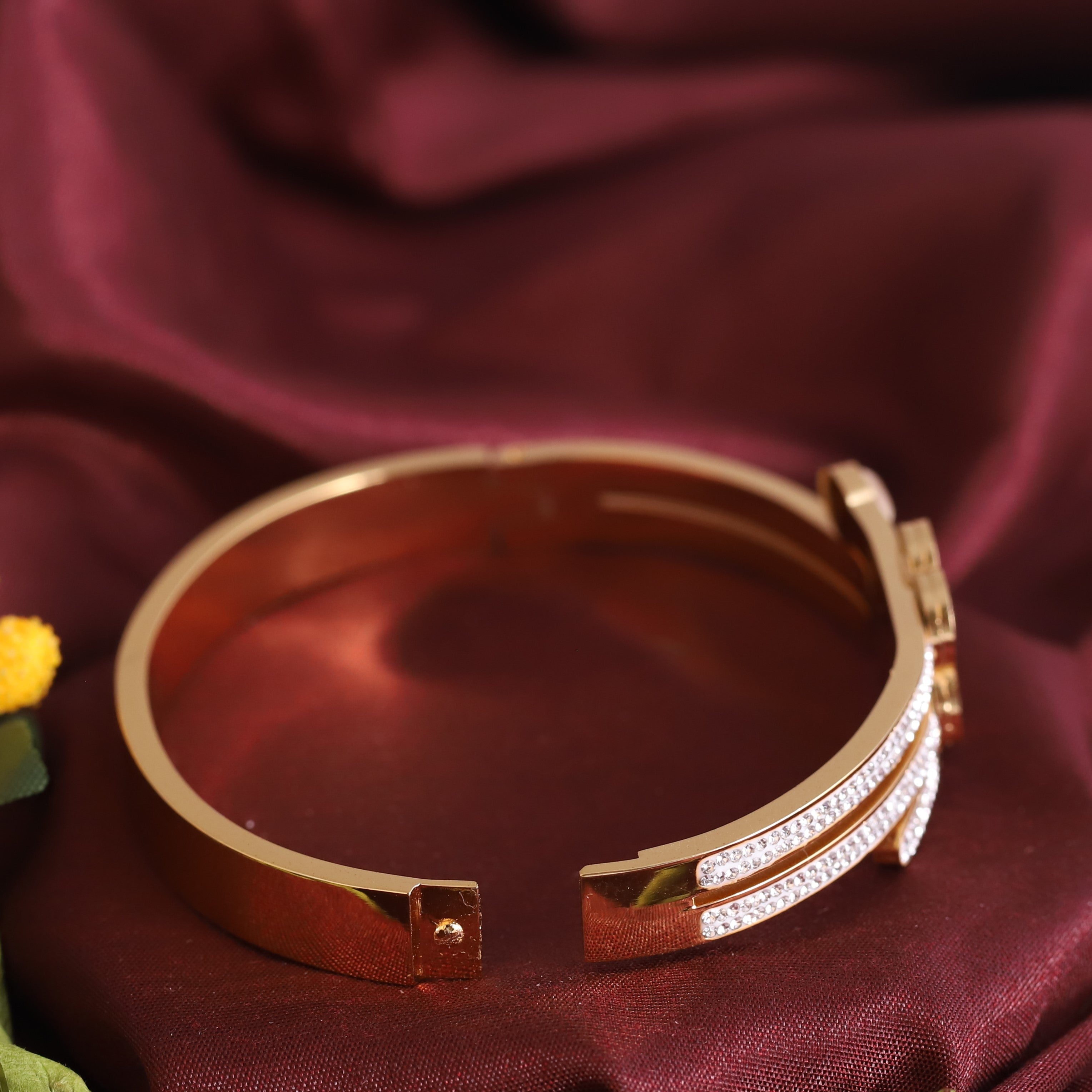 Gold-Plated Stainless Steel Lock Bracelet – Anti-Tarnish Jewelry for Women & Girls (GOLD)