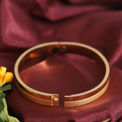 Gold-Plated Stainless Steel Lock Bracelet – Anti-Tarnish Jewelry for Women & Girls (GOLD)