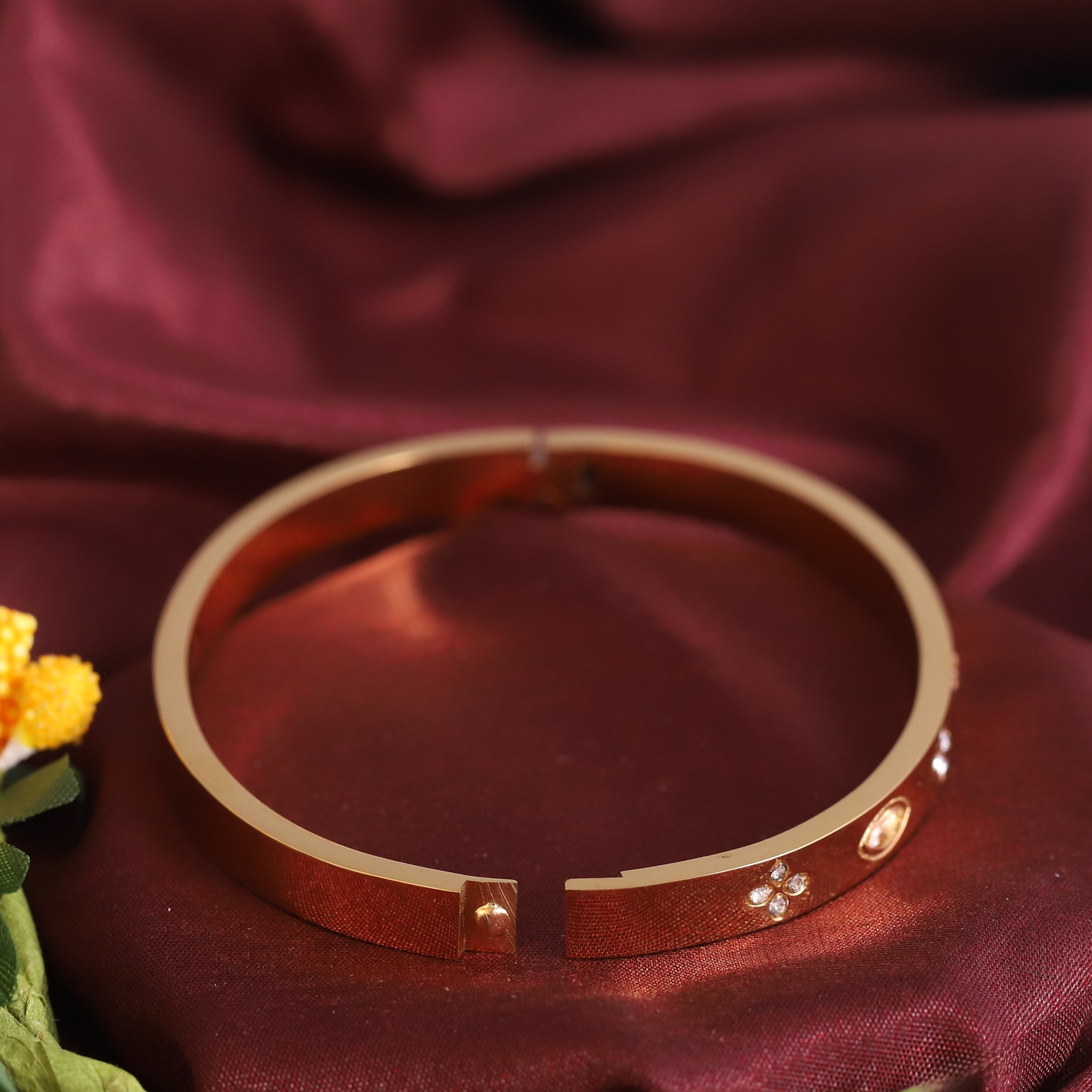 Gold-Plated Stainless Steel Lock Bracelet – Anti-Tarnish Jewelry for Women & Girls (GOLD)