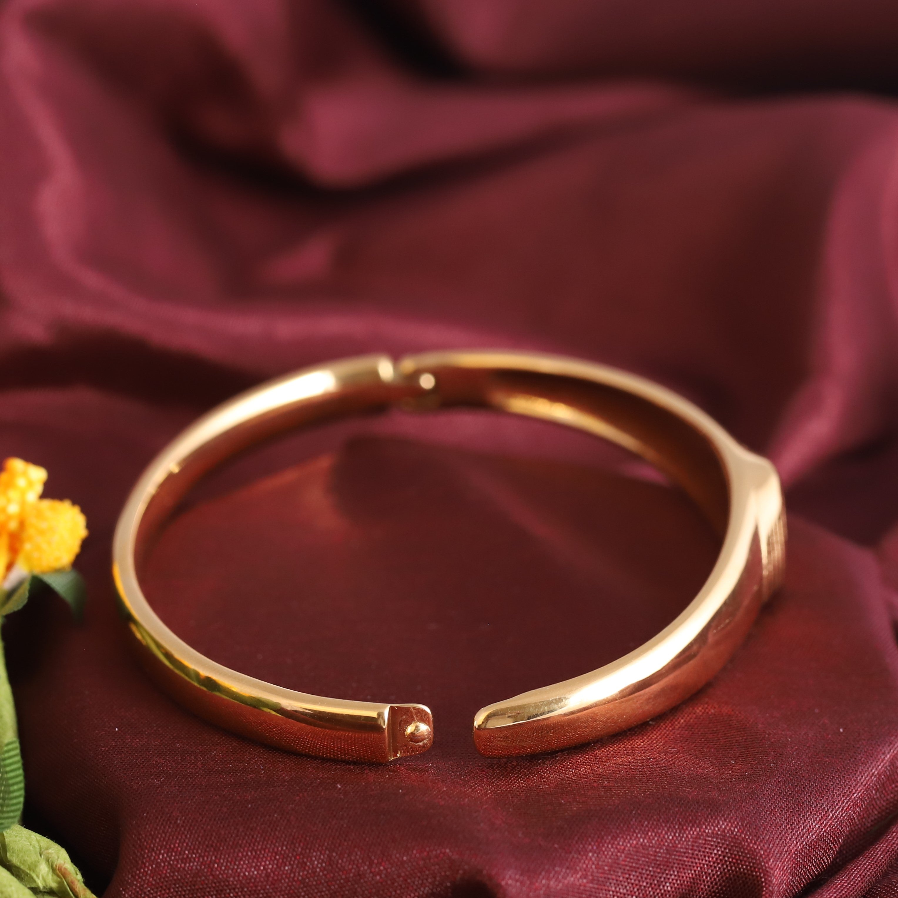 Gold-Plated Stainless Steel Lock Bracelet – Anti-Tarnish Jewelry for Women & Girls (GOLD)