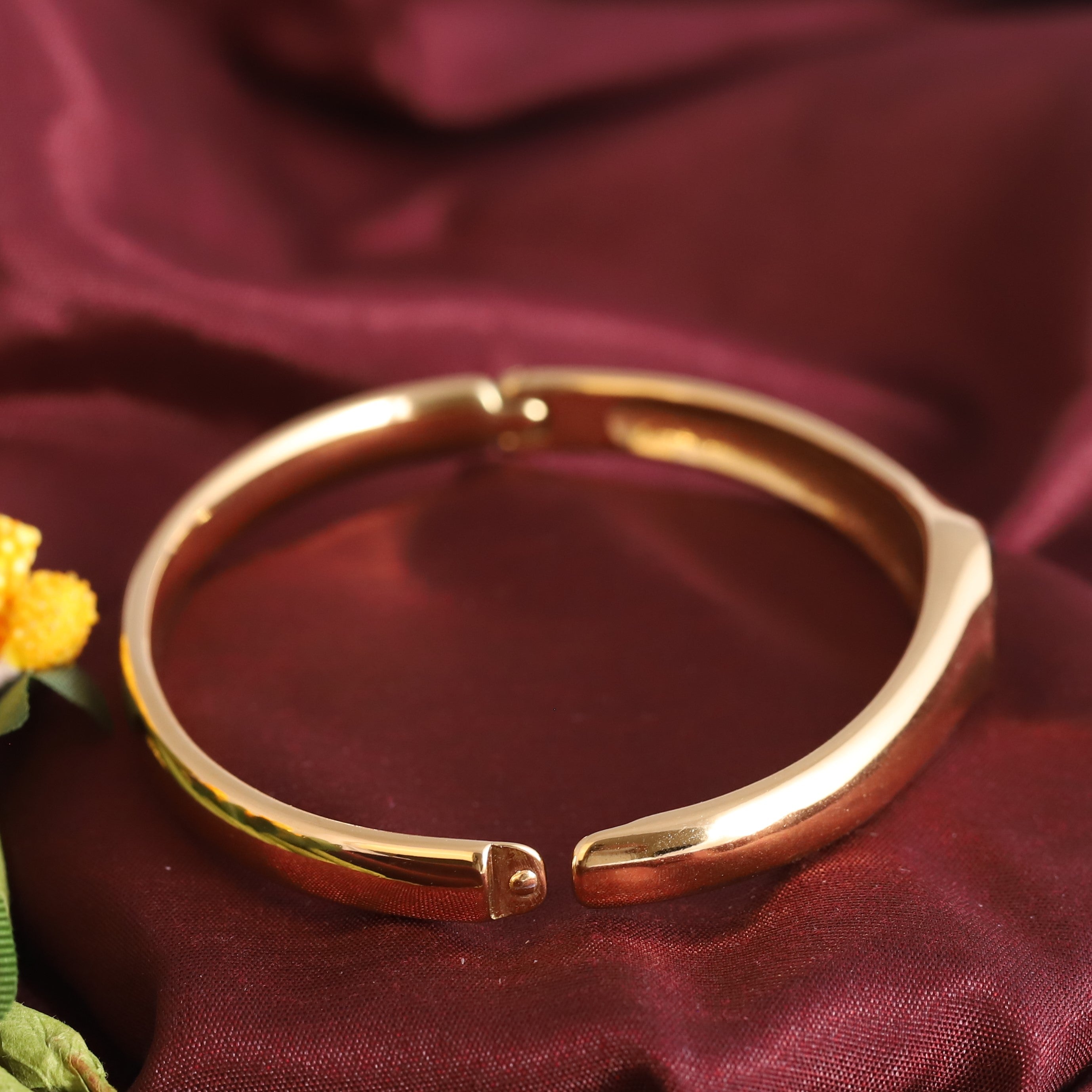 Gold-Plated Stainless Steel Lock Bracelet – Anti-Tarnish Jewelry for Women & Girls (GOLD)