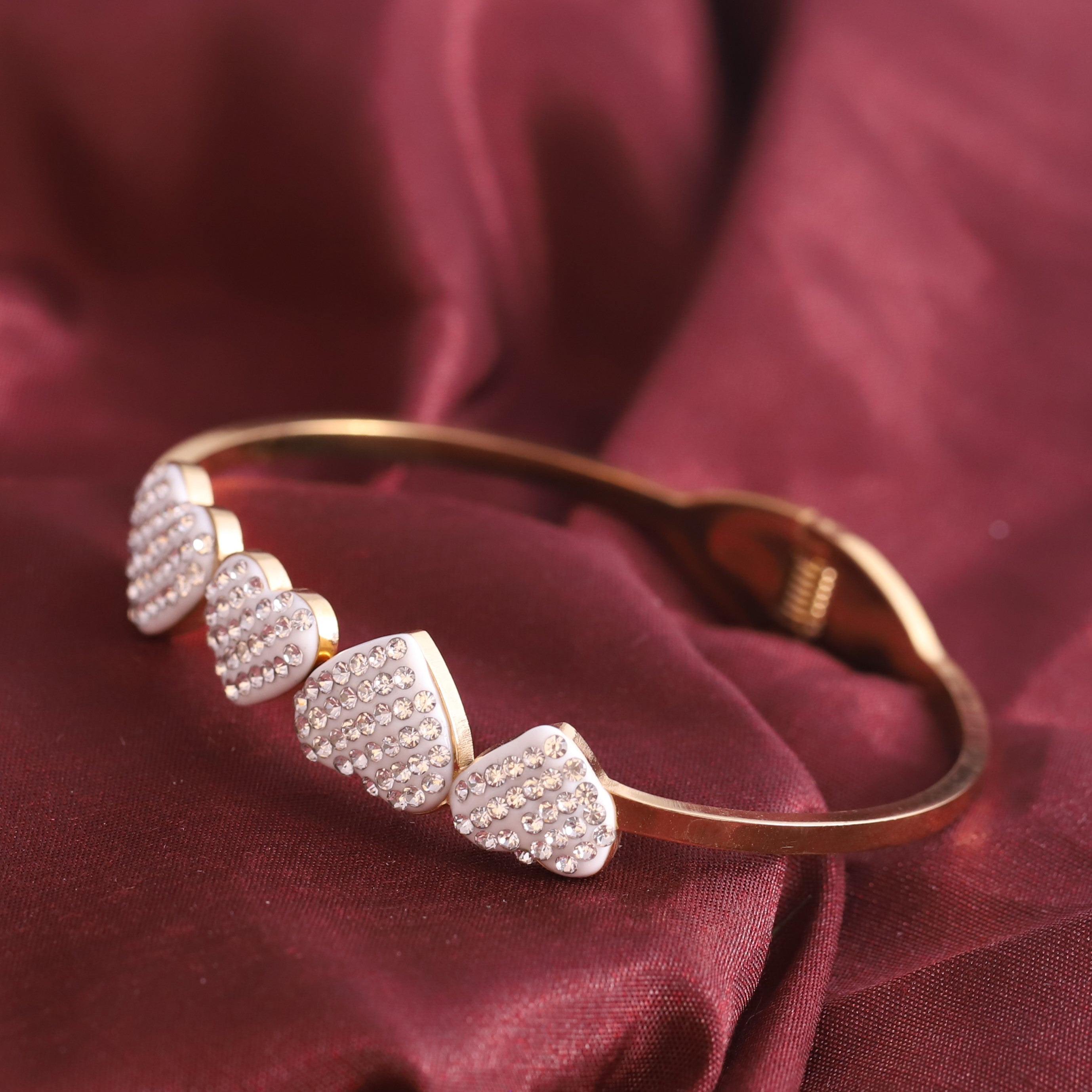 Heart Gold-Plated Stainless Steel Cuff Bracelet – Anti-Tarnish Jewelry for Women & Girls (GOLD)