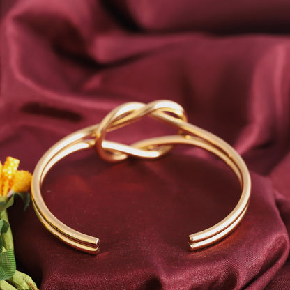 Gold-Plated Stainless Steel Bracelet – Openable, Unisex & Skin-Friendly (GOLD)