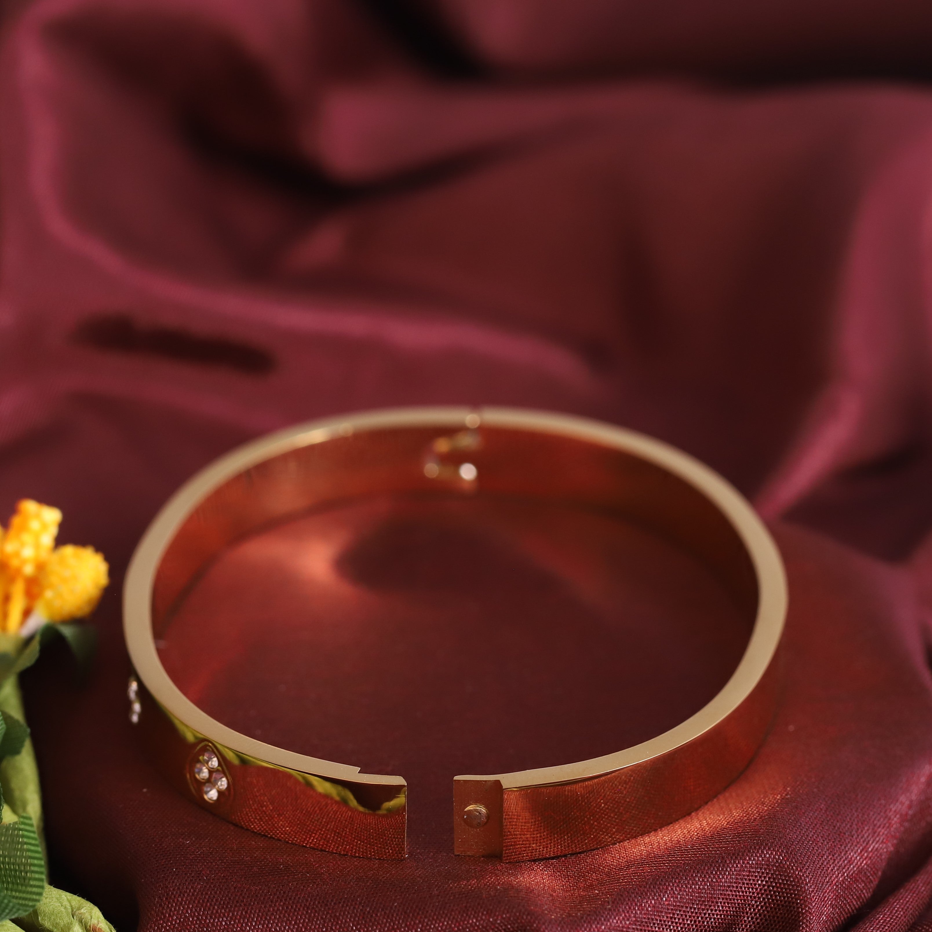 Gold-Plated Stainless Steel Lock Bracelet – Anti-Tarnish Jewelry for Women & Girls (GOLD)