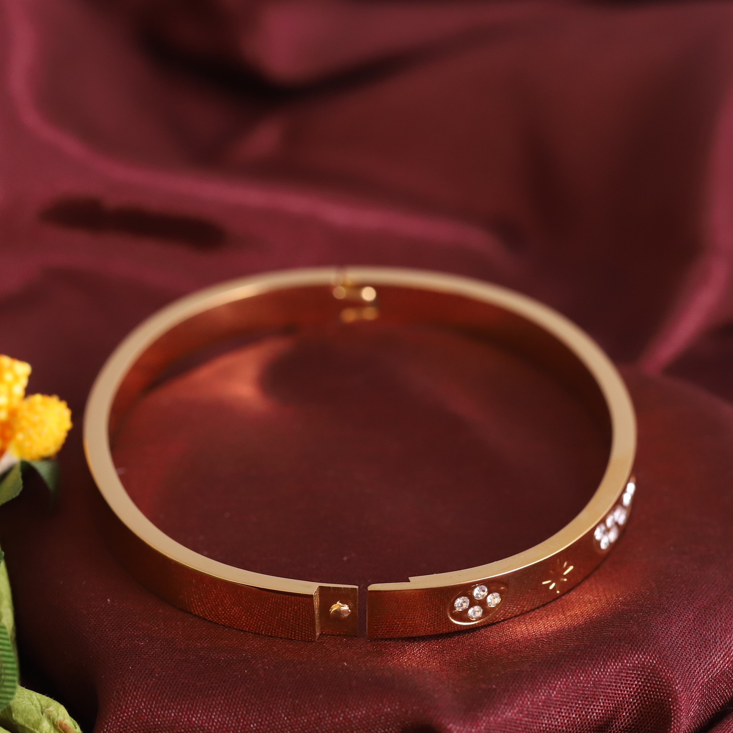 Gold-Plated Stainless Steel Lock Bracelet – Anti-Tarnish Jewelry for Women & Girls (GOLD)