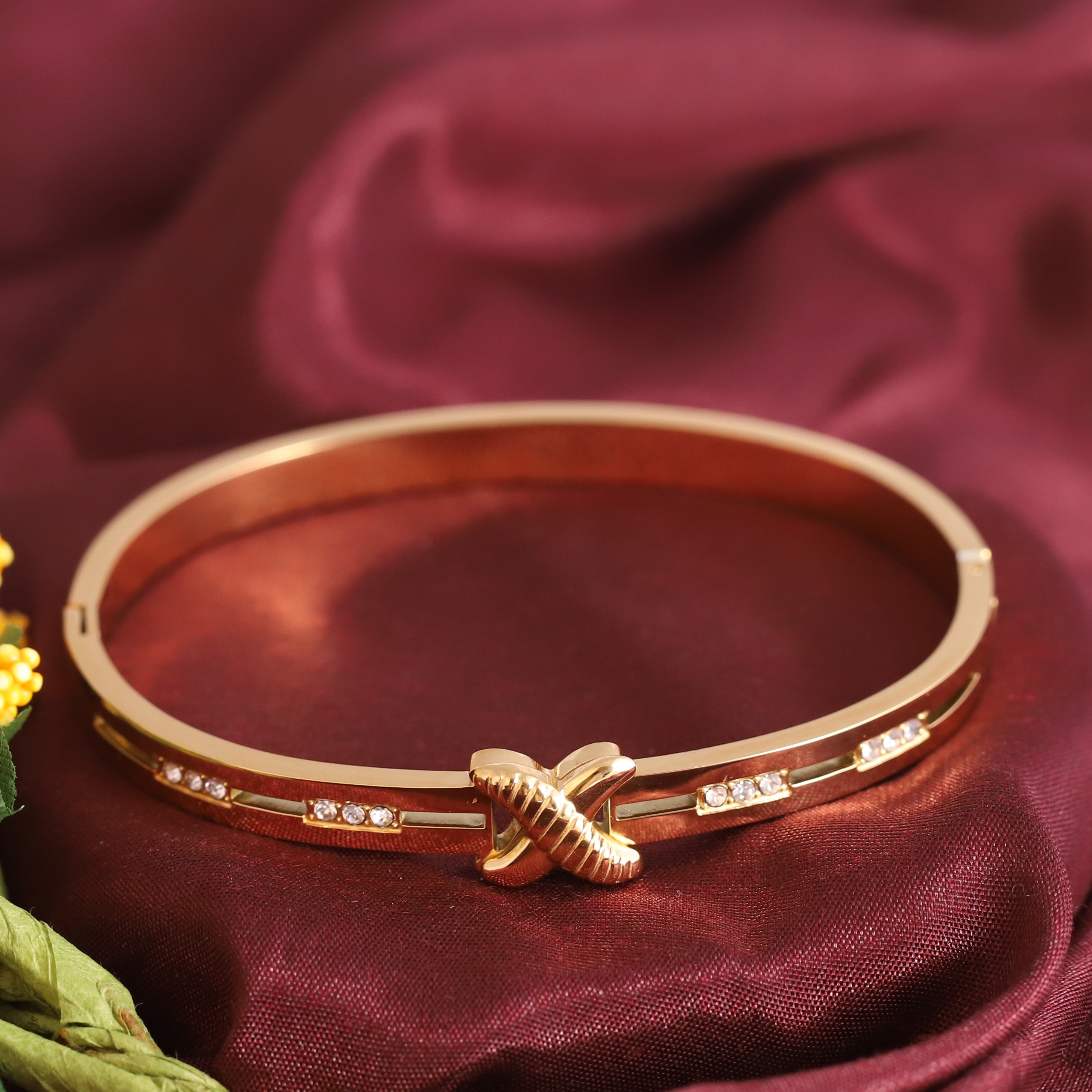 Gold-Plated Stainless Steel Lock Bracelet – Anti-Tarnish Jewelry for Women & Girls (GOLD)