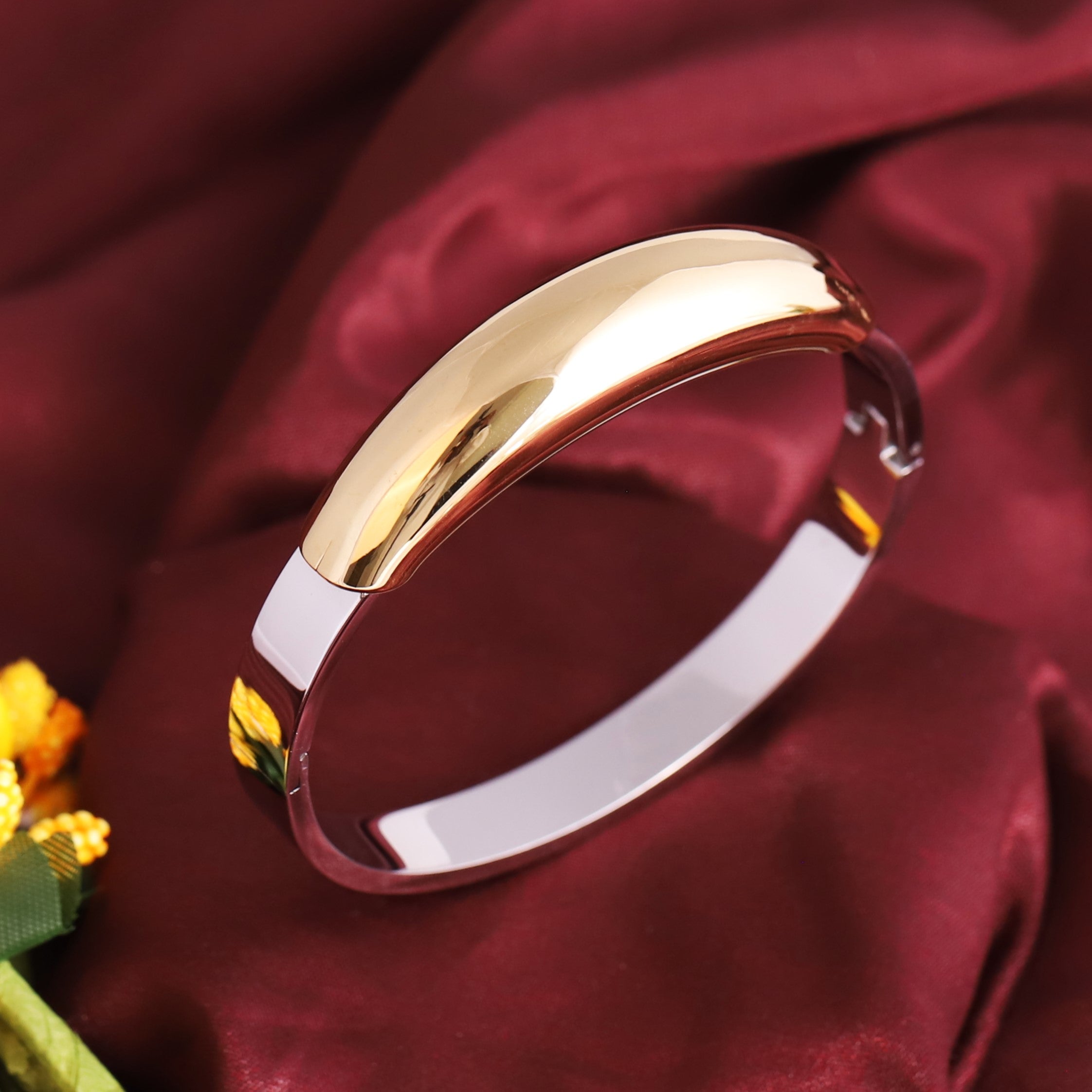 Gold-Plated Stainless Steel Bracelet – Openable, Unisex & Skin-Friendly (GOLD)