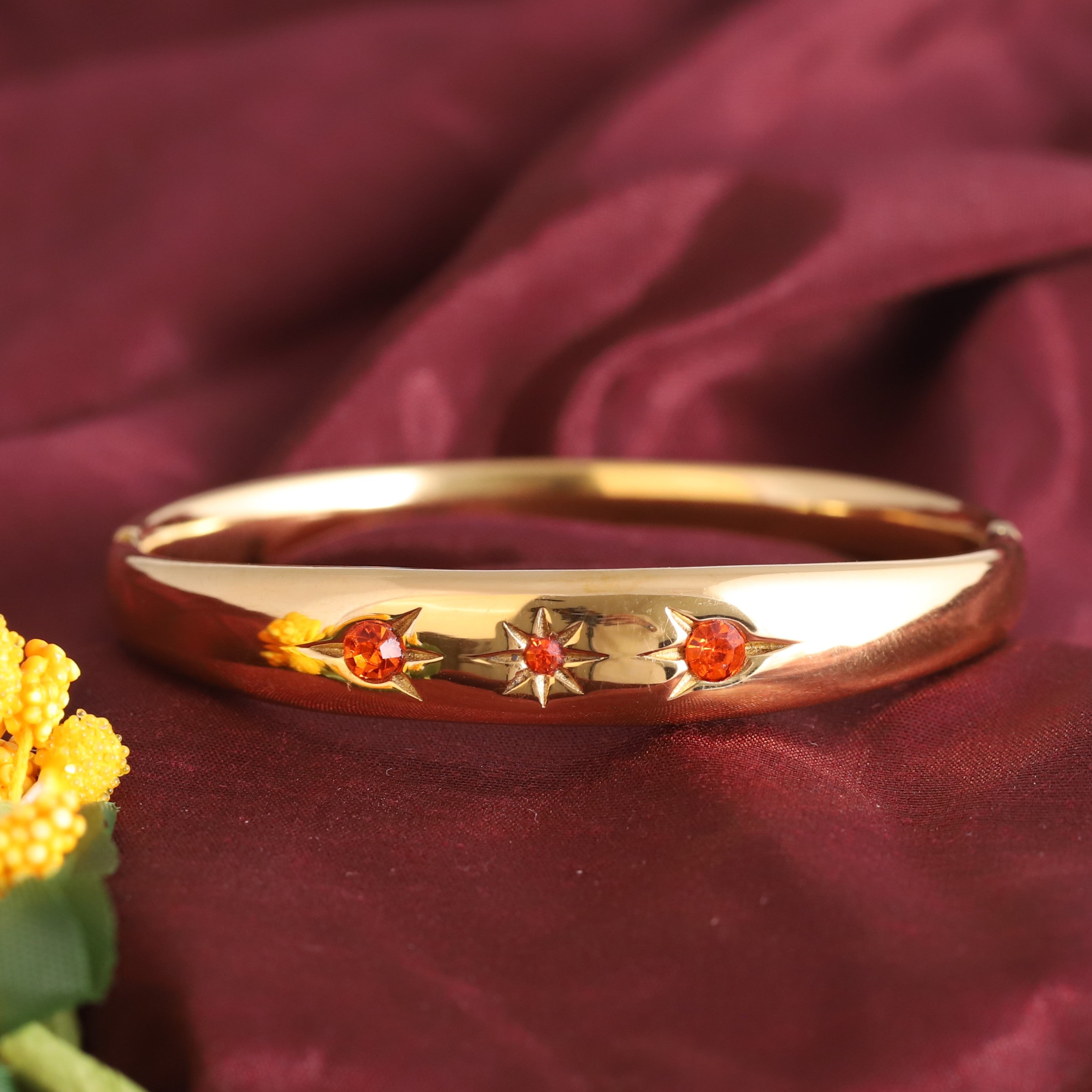Gold-Plated Stainless Steel Bracelet – Openable, Unisex & Skin-Friendly (GOLD)