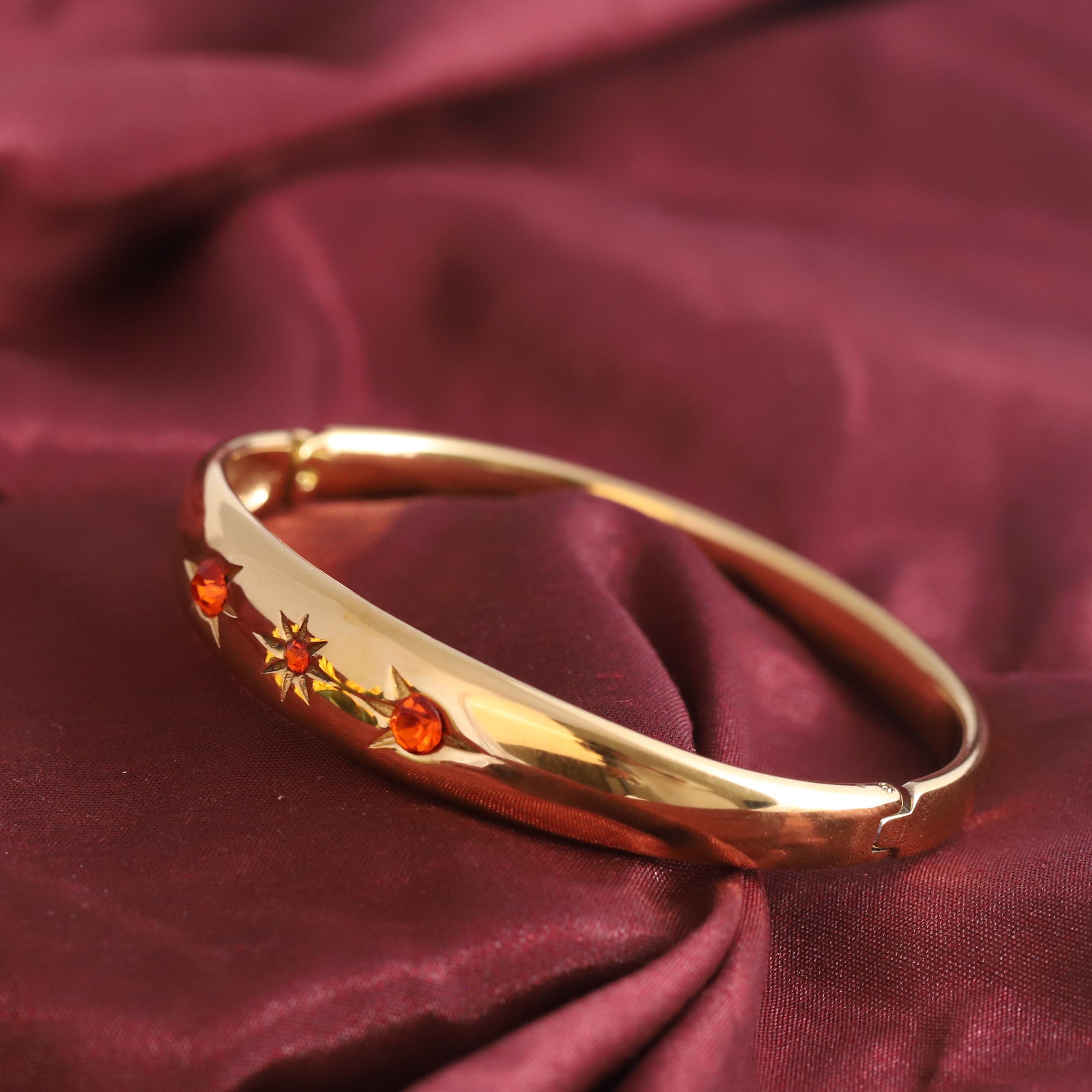 Gold-Plated Stainless Steel Bracelet – Openable, Unisex & Skin-Friendly (GOLD)