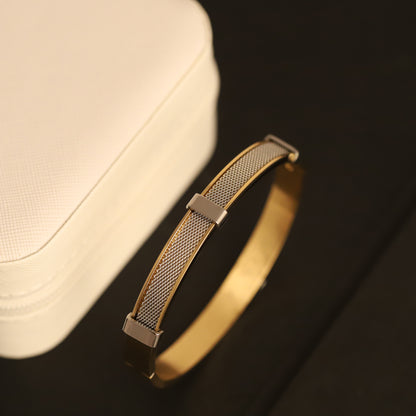 Men's Elegant Gold-Tone Stainless Steel Mesh Inlay Bracelet – Sleek Two-Tone Bangle with Polished Silver Accents, Classic Modern Design