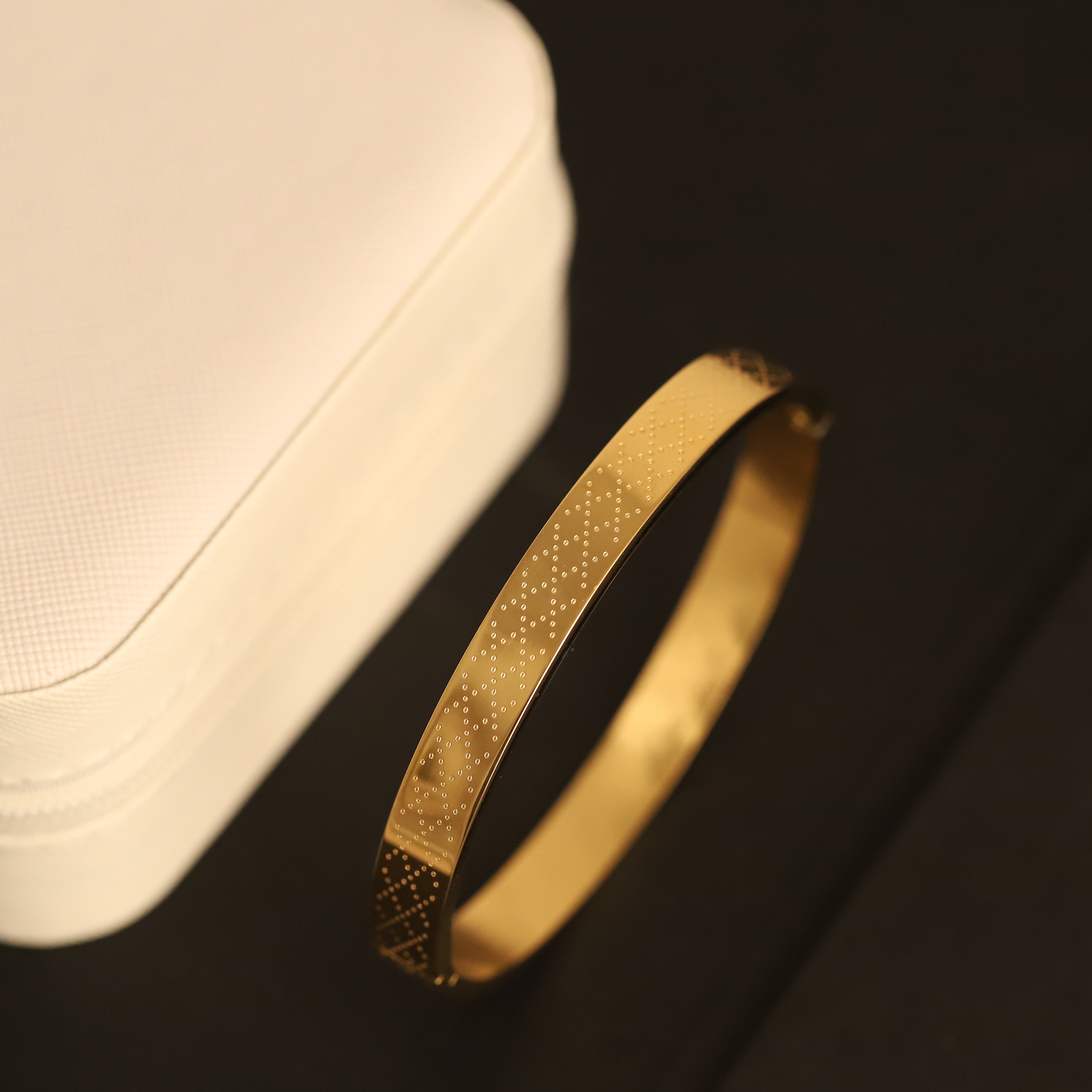 Premium Men’s Gold-Tone Bracelet with Lock – Modern Minimalist Bangle for Stylish & Confident Look