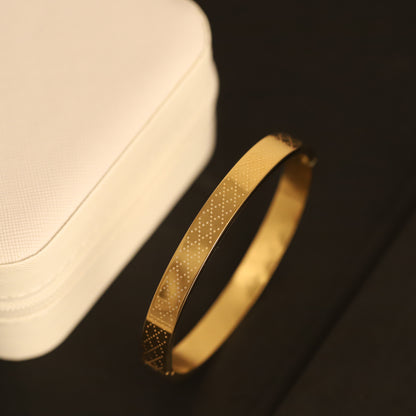 Premium Men’s Gold-Tone Bracelet with Lock – Modern Minimalist Bangle for Stylish & Confident Look