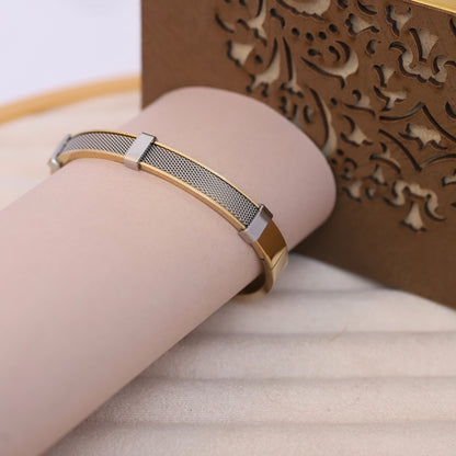 Men's Elegant Gold-Tone Stainless Steel Mesh Inlay Bracelet – Sleek Two-Tone Bangle with Polished Silver Accents, Classic Modern Design
