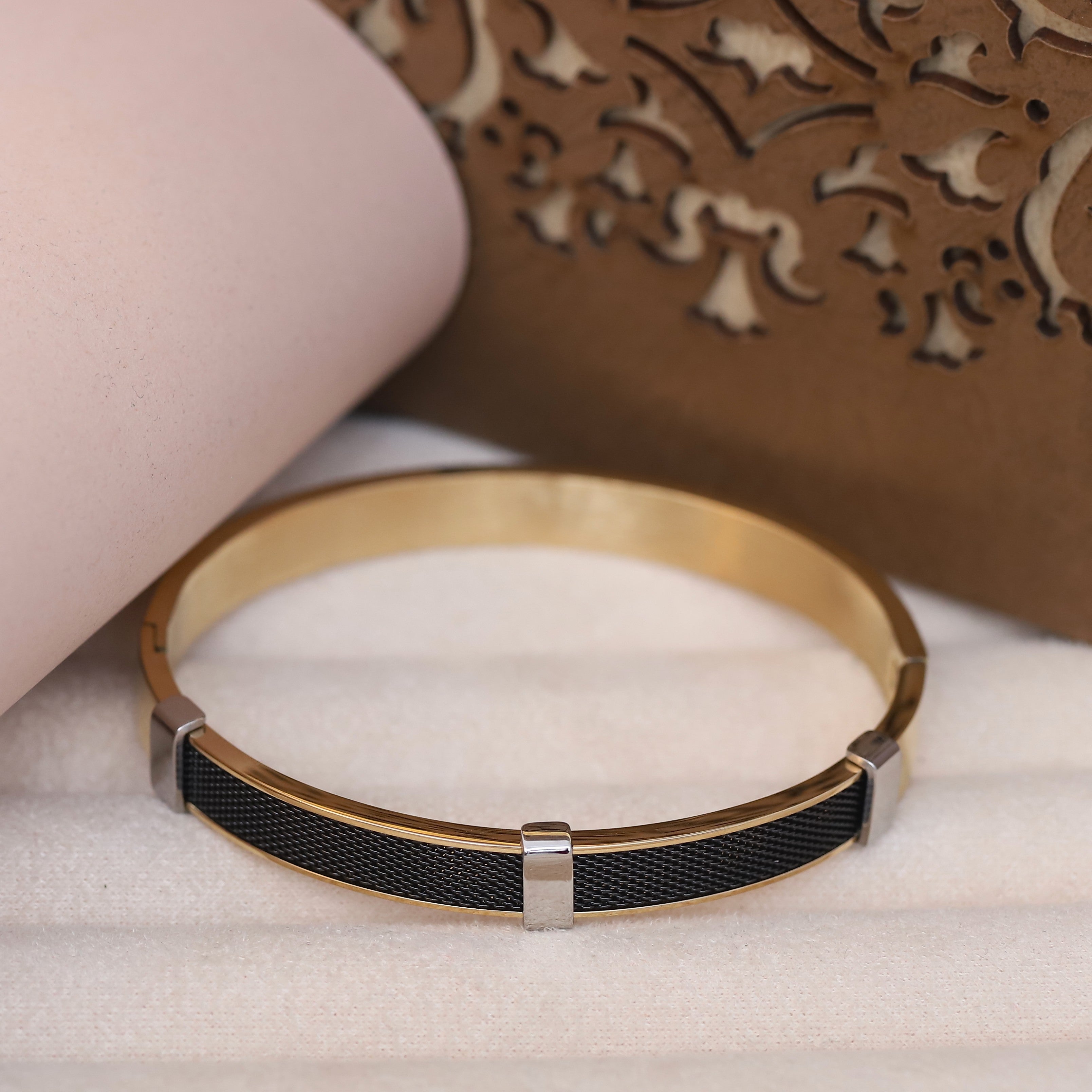 Men’s Luxury Stainless Steel Mesh Inlay Bracelet – Gold Plated with Black Textured Panel & Silver Accents