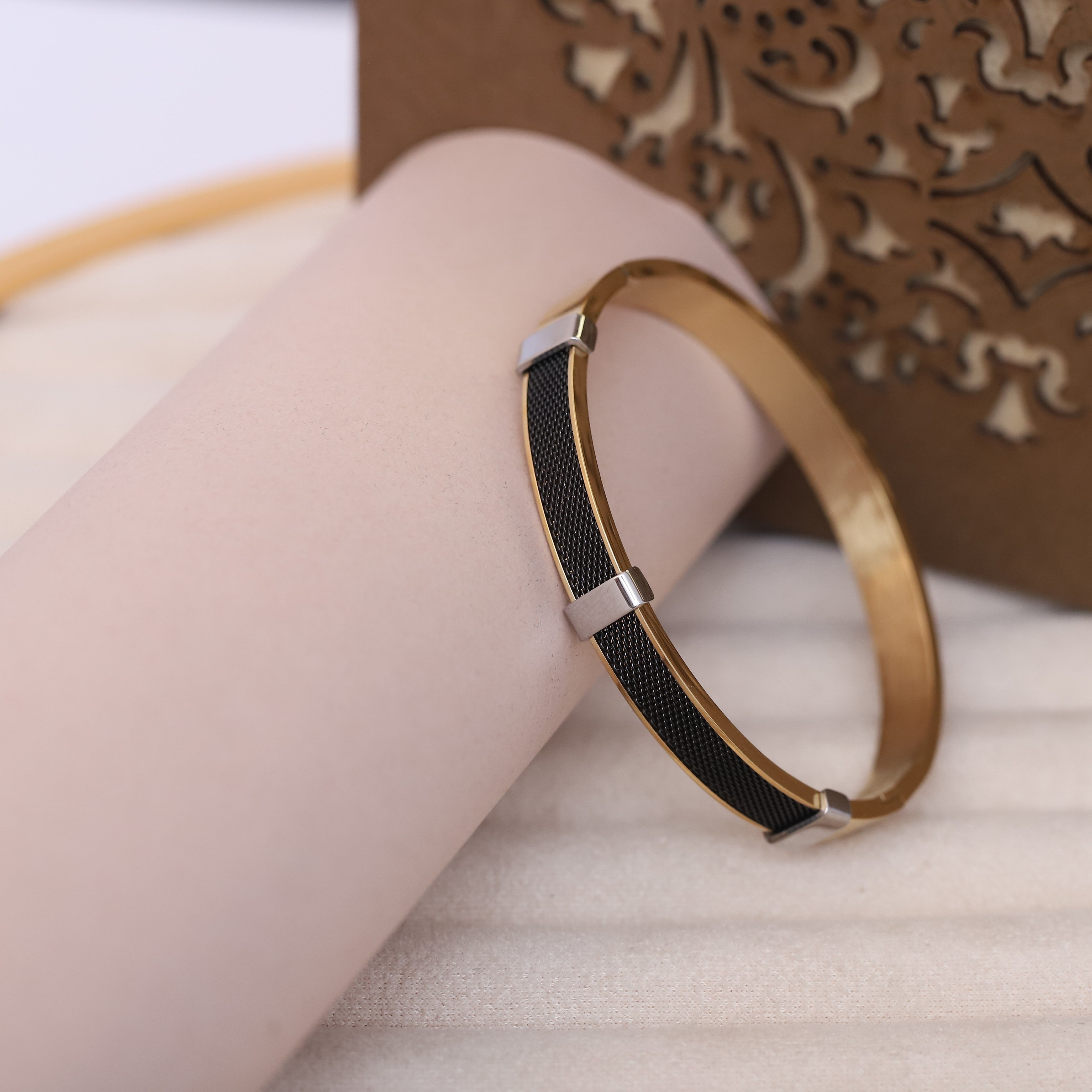 Men’s Luxury Stainless Steel Mesh Inlay Bracelet – Gold Plated with Black Textured Panel & Silver Accents