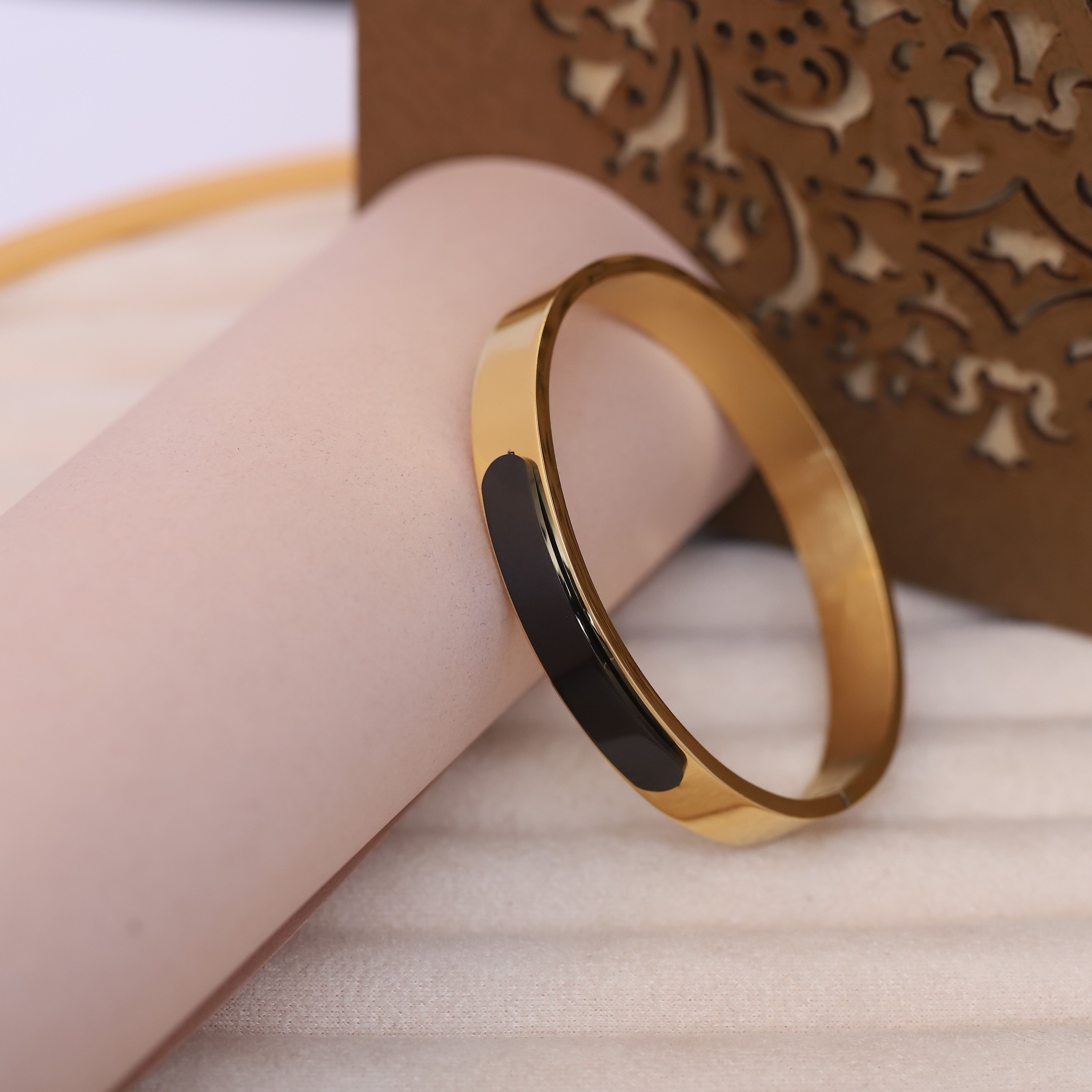 Premium Men’s Gold-Tone Bracelet with Black Enamel Center Plate – Modern Minimalist Bangle for Stylish & Confident Look