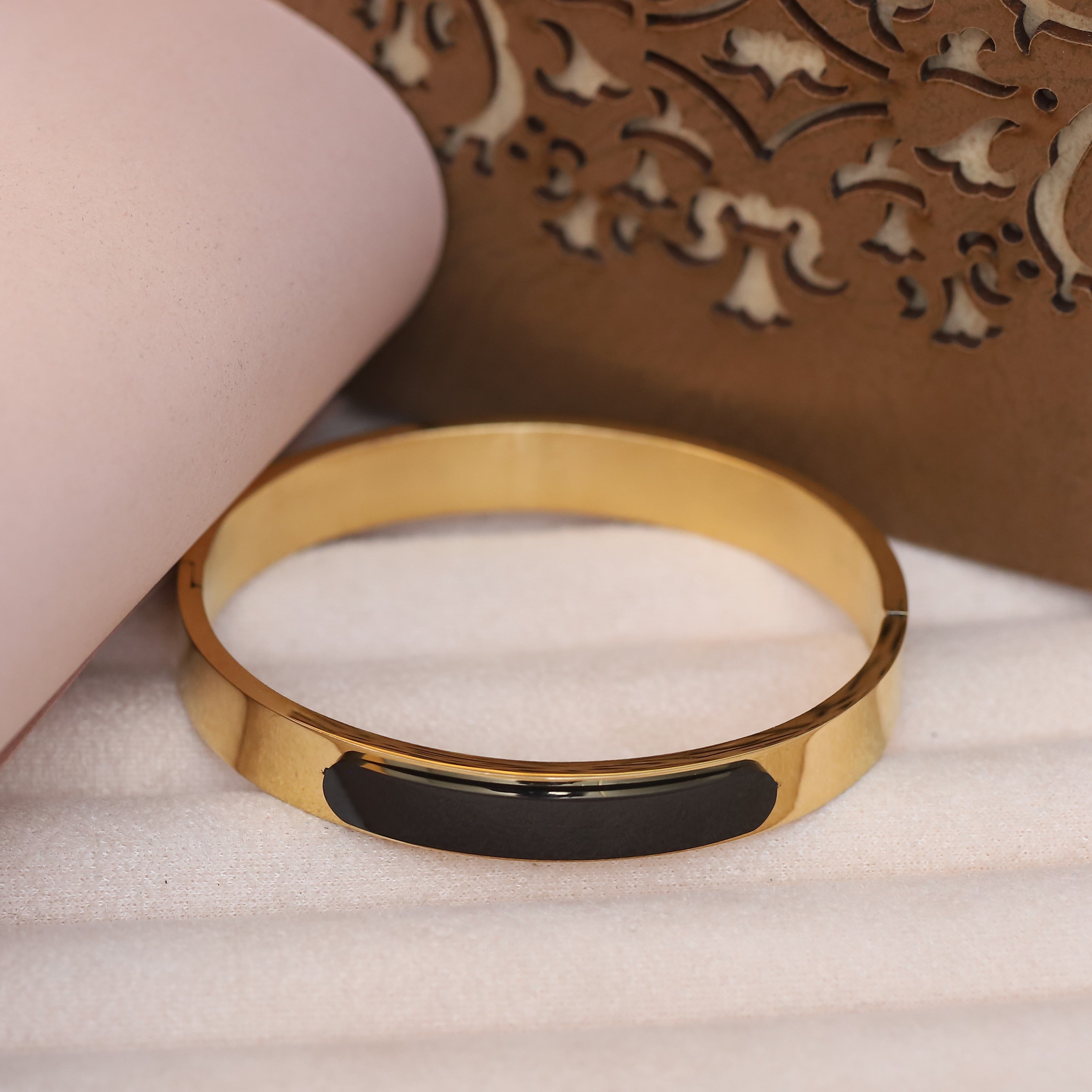 Premium Men’s Gold-Tone Bracelet with Black Enamel Center Plate – Modern Minimalist Bangle for Stylish & Confident Look
