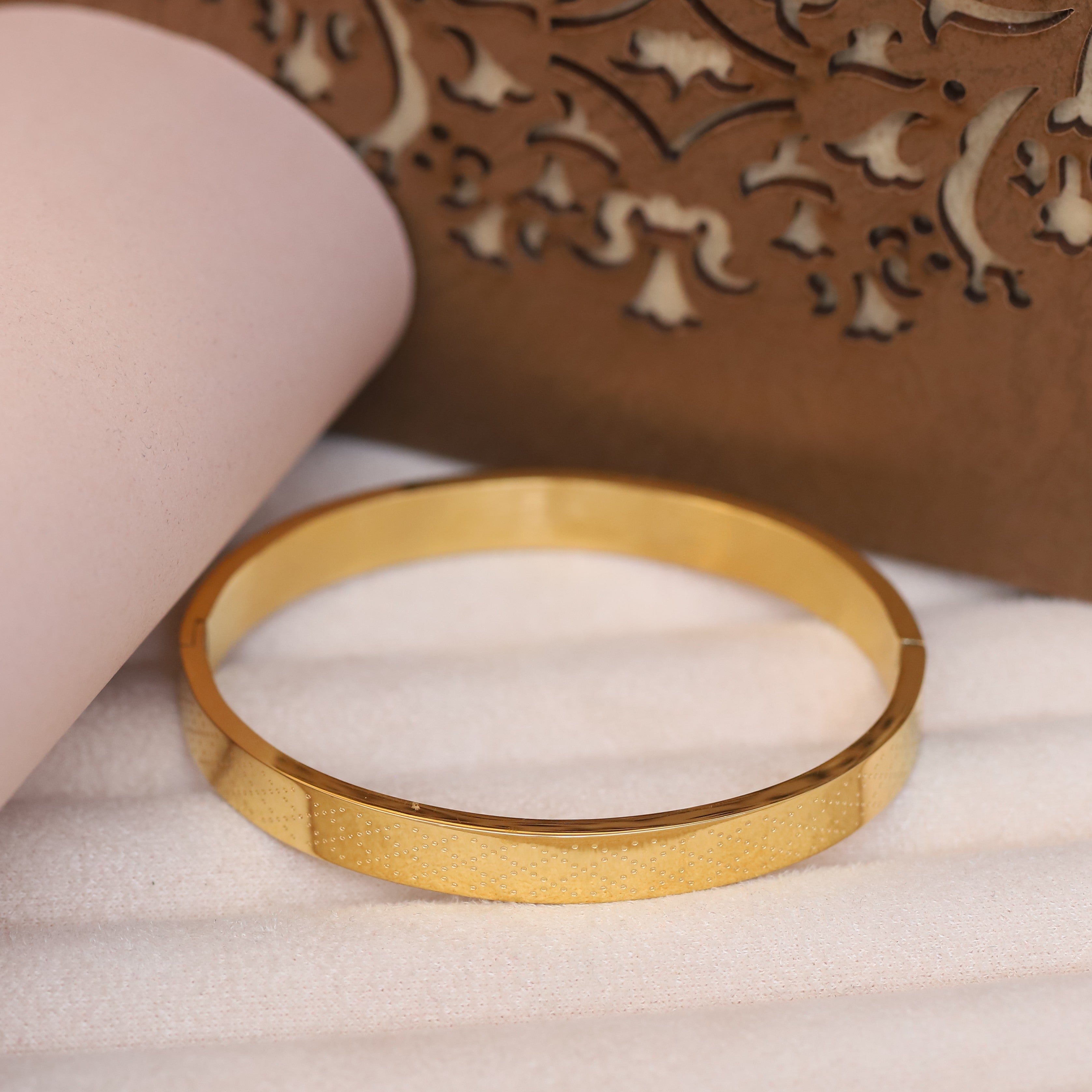 Premium Men’s Gold-Tone Bracelet with Lock – Modern Minimalist Bangle for Stylish & Confident Look