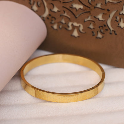Premium Men’s Gold-Tone Bracelet with Lock – Modern Minimalist Bangle for Stylish & Confident Look