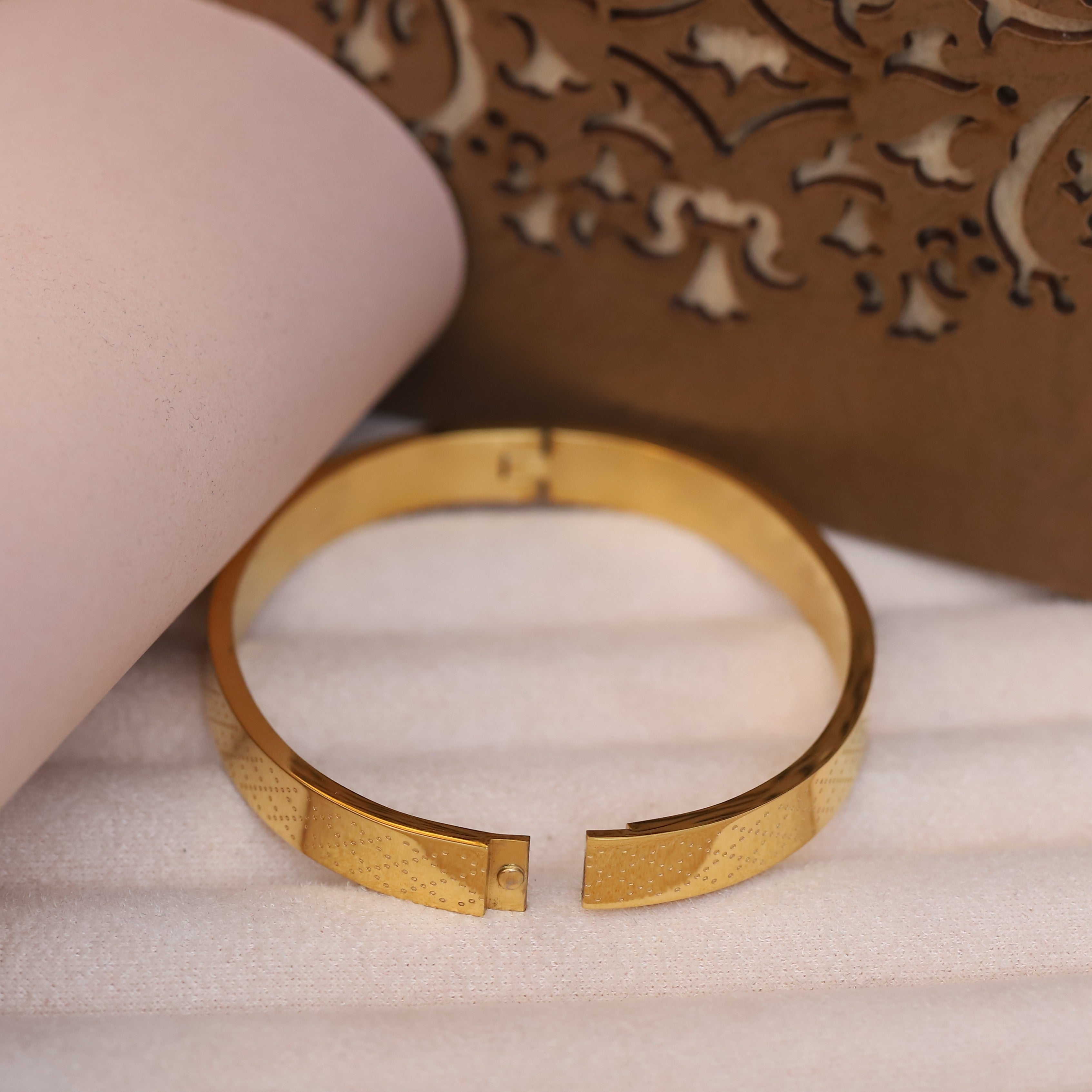 Premium Men’s Gold-Tone Bracelet with Lock – Modern Minimalist Bangle for Stylish & Confident Look