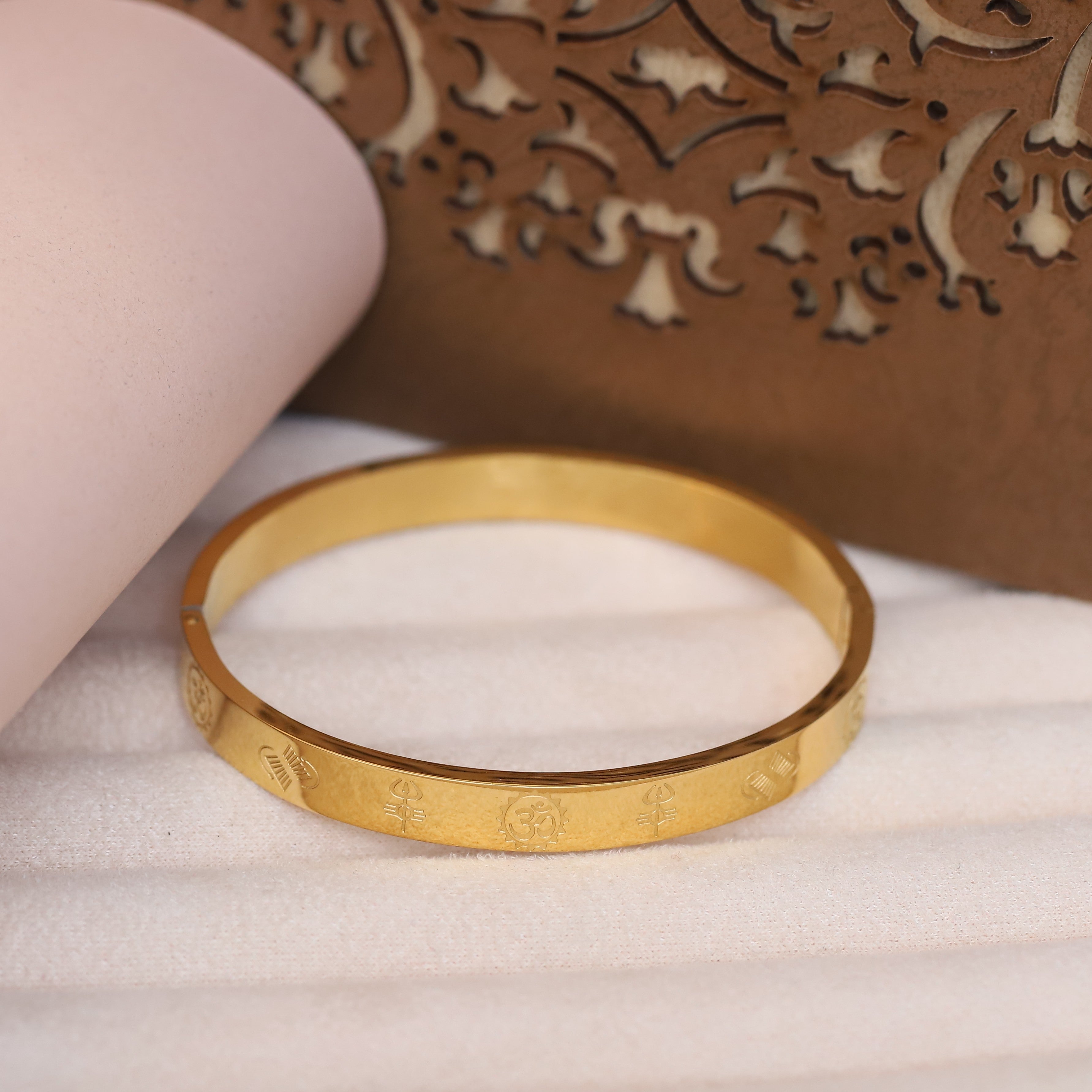 Premium Men’s Gold-Tone Bracelet with OM Engraving – Modern Minimalist Bangle for Stylish & Confident Look