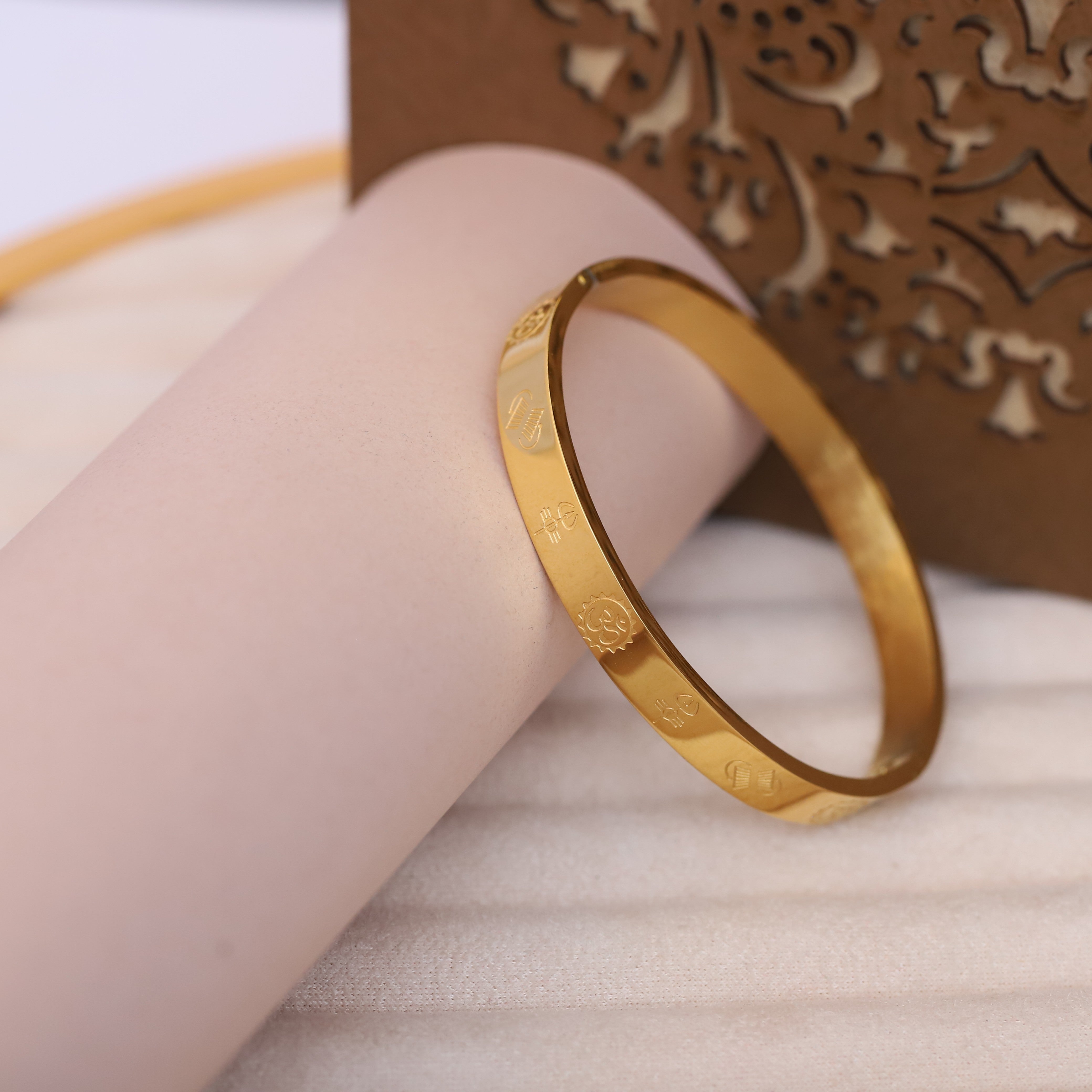 Premium Men’s Gold-Tone Bracelet with OM Engraving – Modern Minimalist Bangle for Stylish & Confident Look