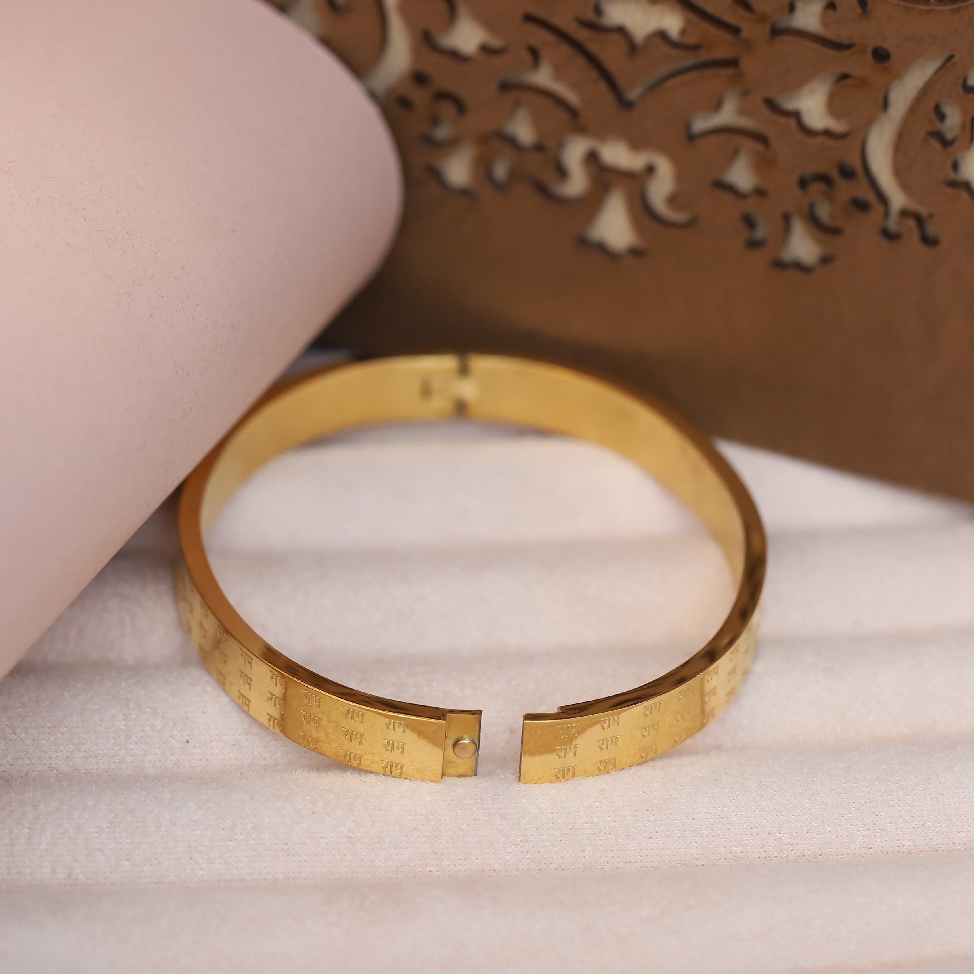 Premium Men’s Gold-Tone Bracelet with JAI SRI RAM Engraving – Modern Minimalist Bangle for Stylish & Confident Look