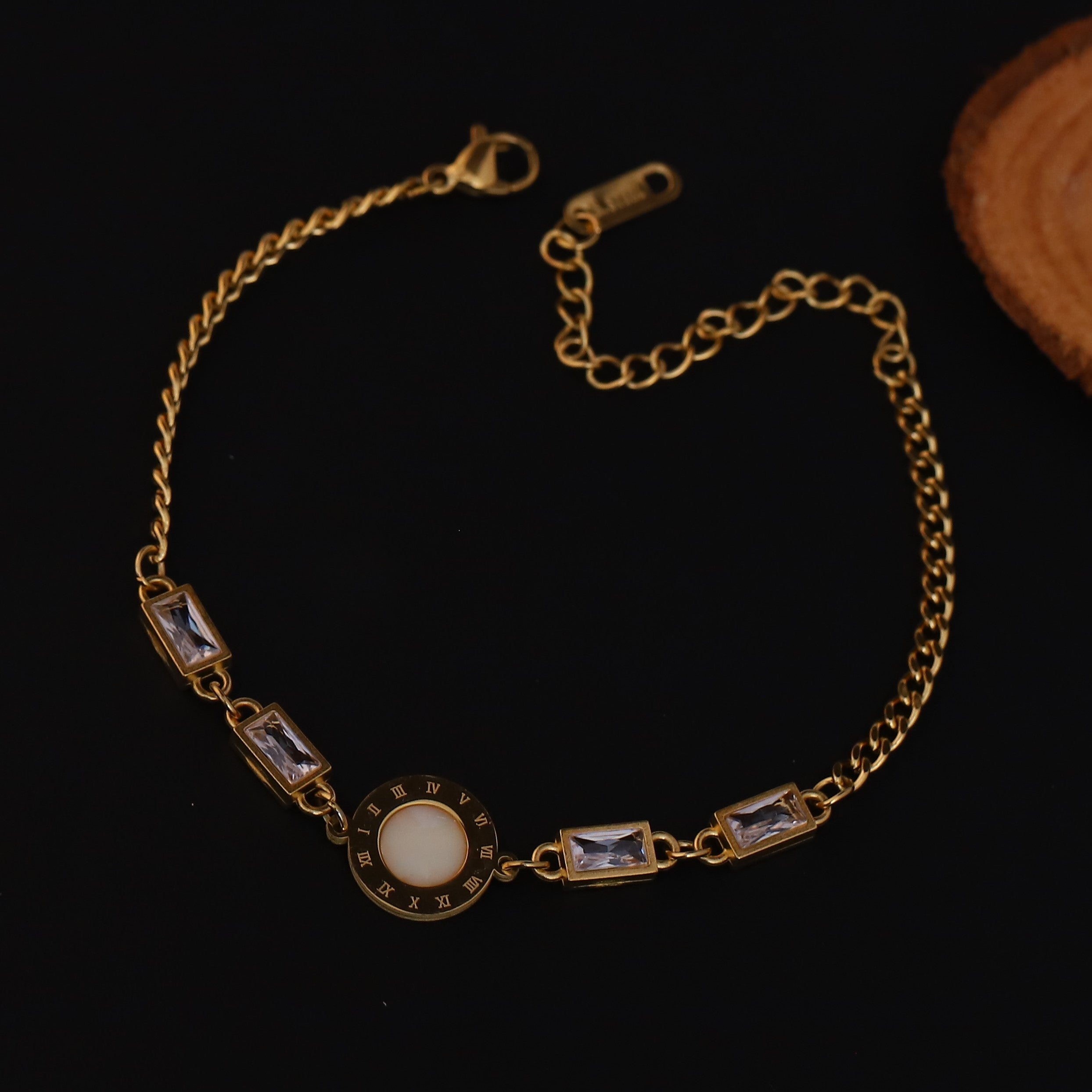 Circle Charms Chain Bracelet Gold Plated – Single Layer, Anti-Tarnish, Waterproof (GOLD)