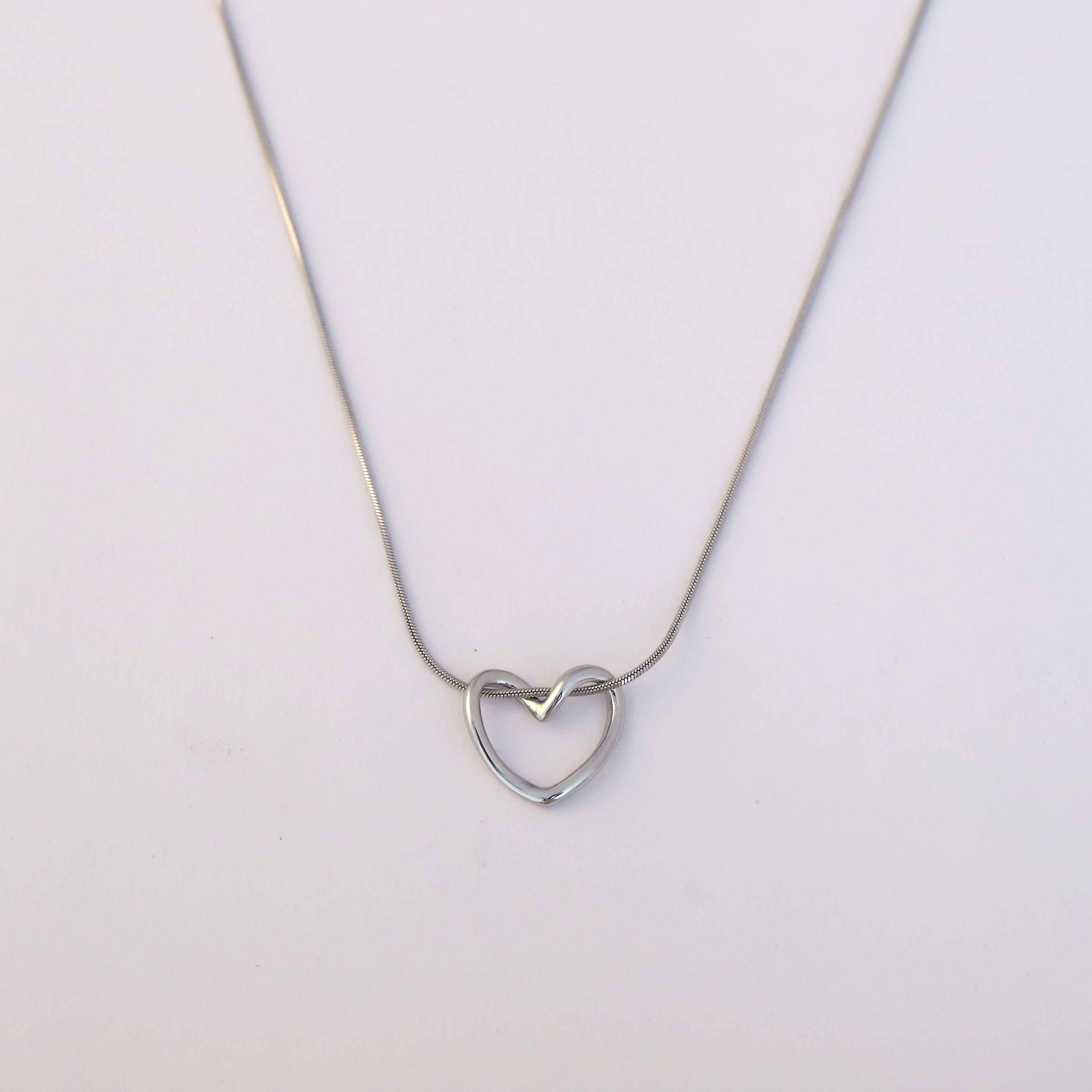 Heart Charm Chain Gold Plated – Single Layer, Anti-Tarnish, Waterproof, Minimalist Style (SILVER)