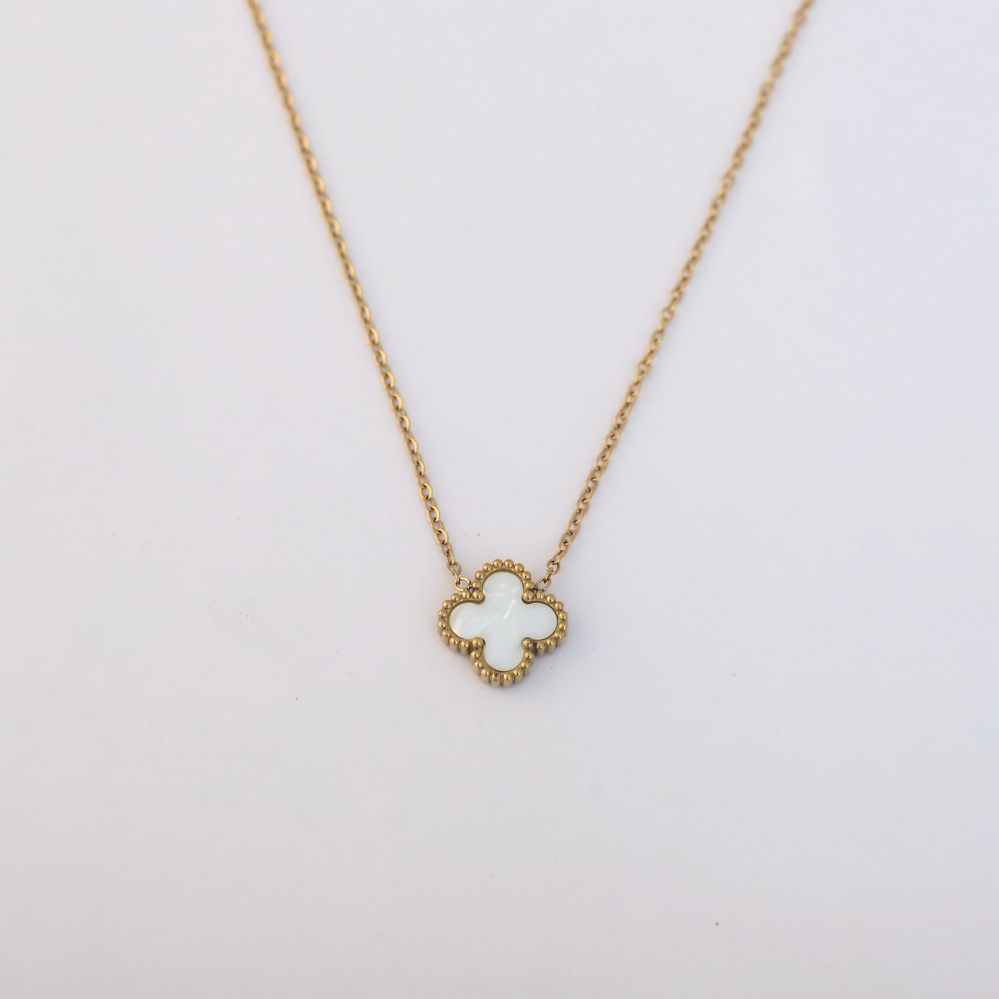 Flower Charm White Chain Gold Plated – Single Layer, Anti-Tarnish, Waterproof, Minimalist Style (GOLD)