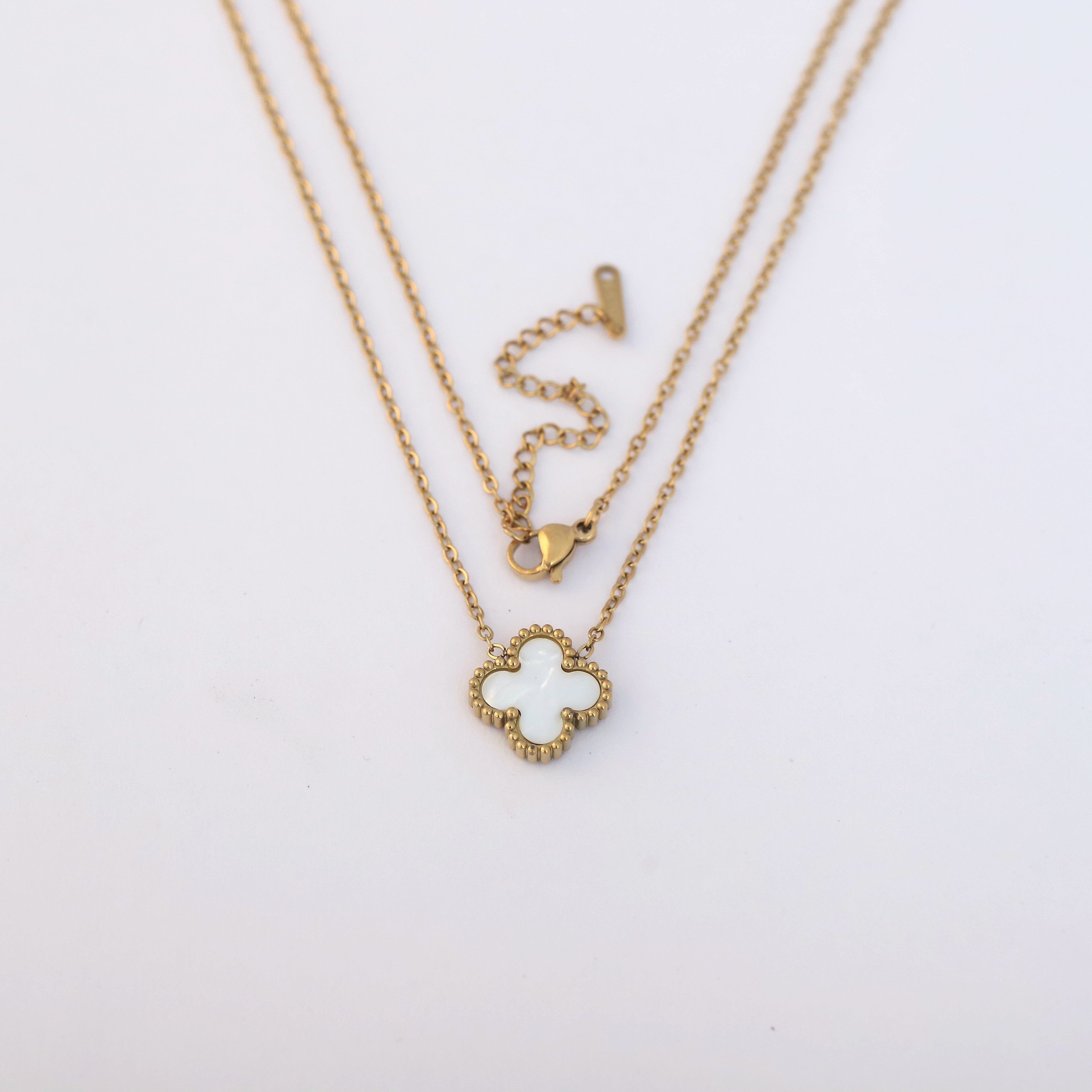 Flower Charm White Chain Gold Plated – Single Layer, Anti-Tarnish, Waterproof, Minimalist Style (GOLD)