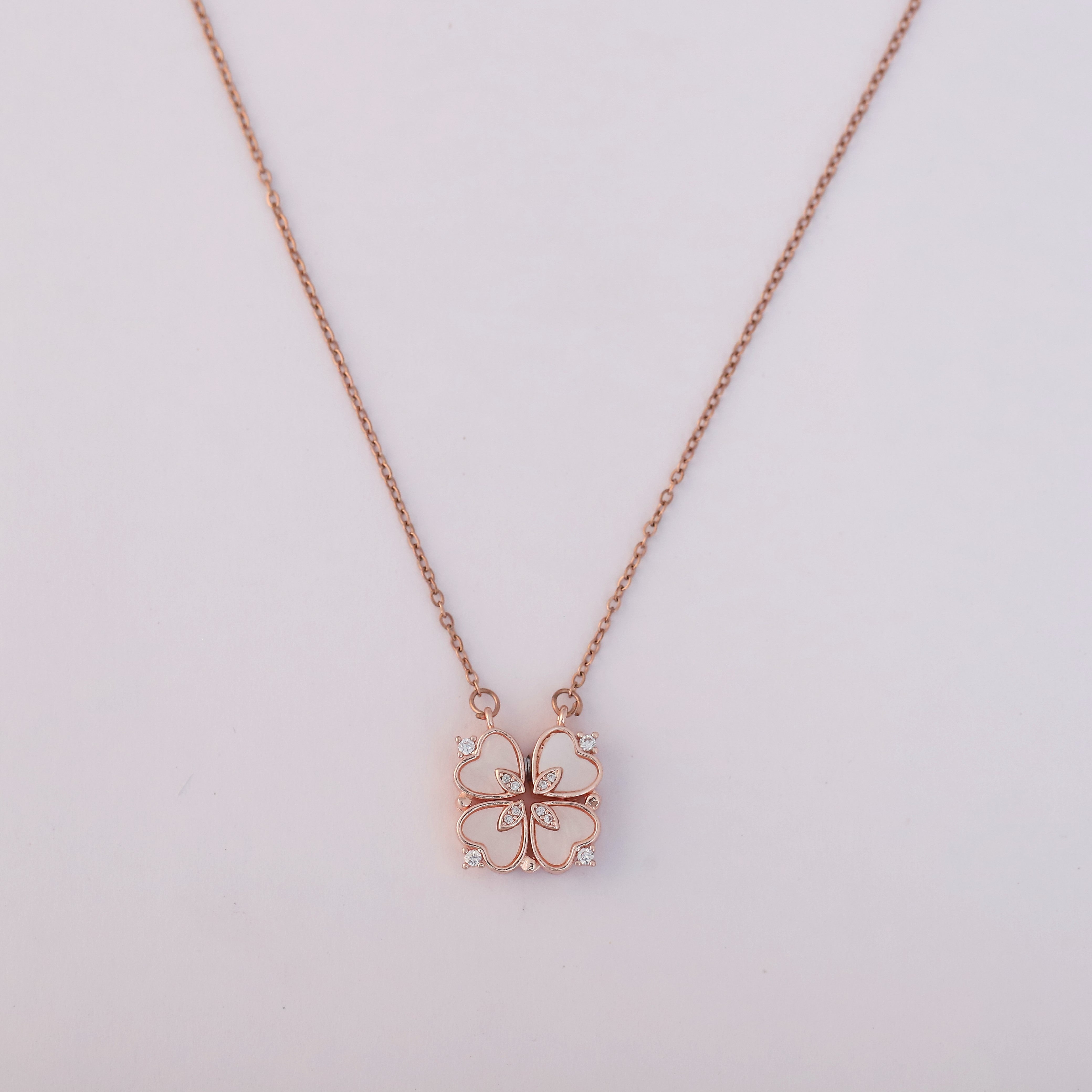 Flower Magnetic Chain Gold Plated – Single Layer, Anti-Tarnish, Waterproof, Minimalist Style (ROSE GOLD)