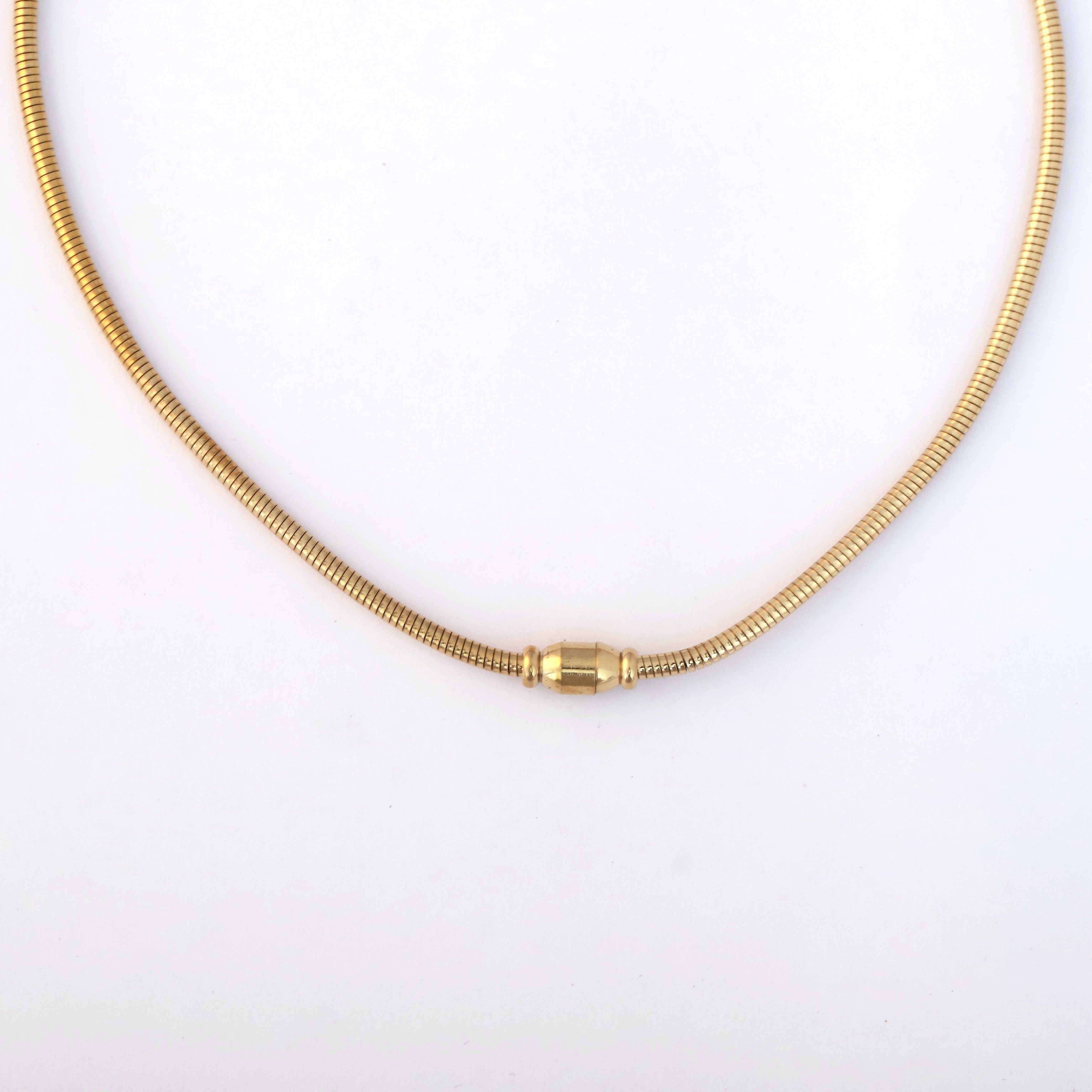 Leaf Charm Round Necklace Gold Plated – Single Layer, Anti-Tarnish, Waterproof, Minimalist Style (GOLD)
