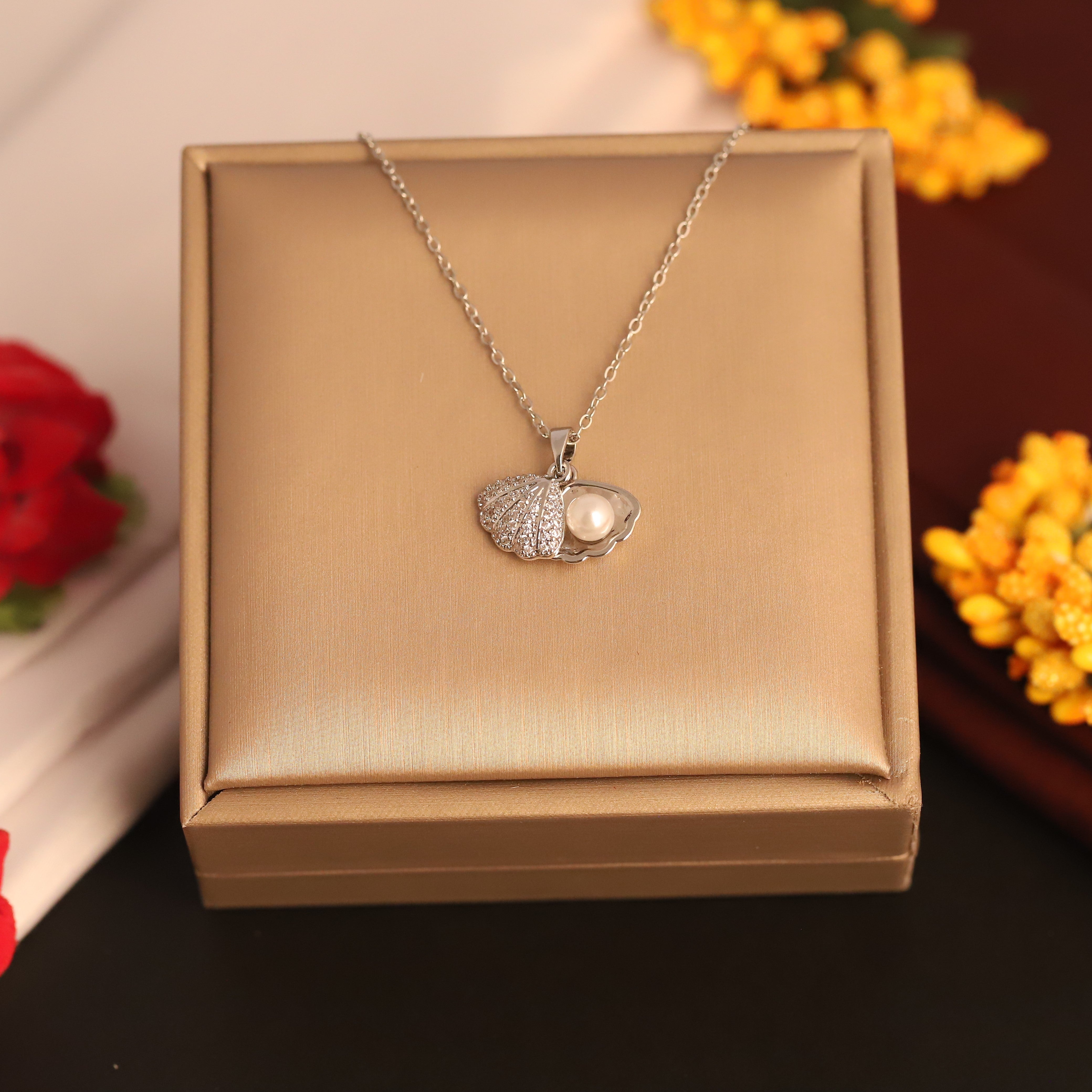 Shell Pearl AD stones Chain Gold Plated – Single Layer, Anti-Tarnish, Waterproof, Minimalist Style (SILVER)