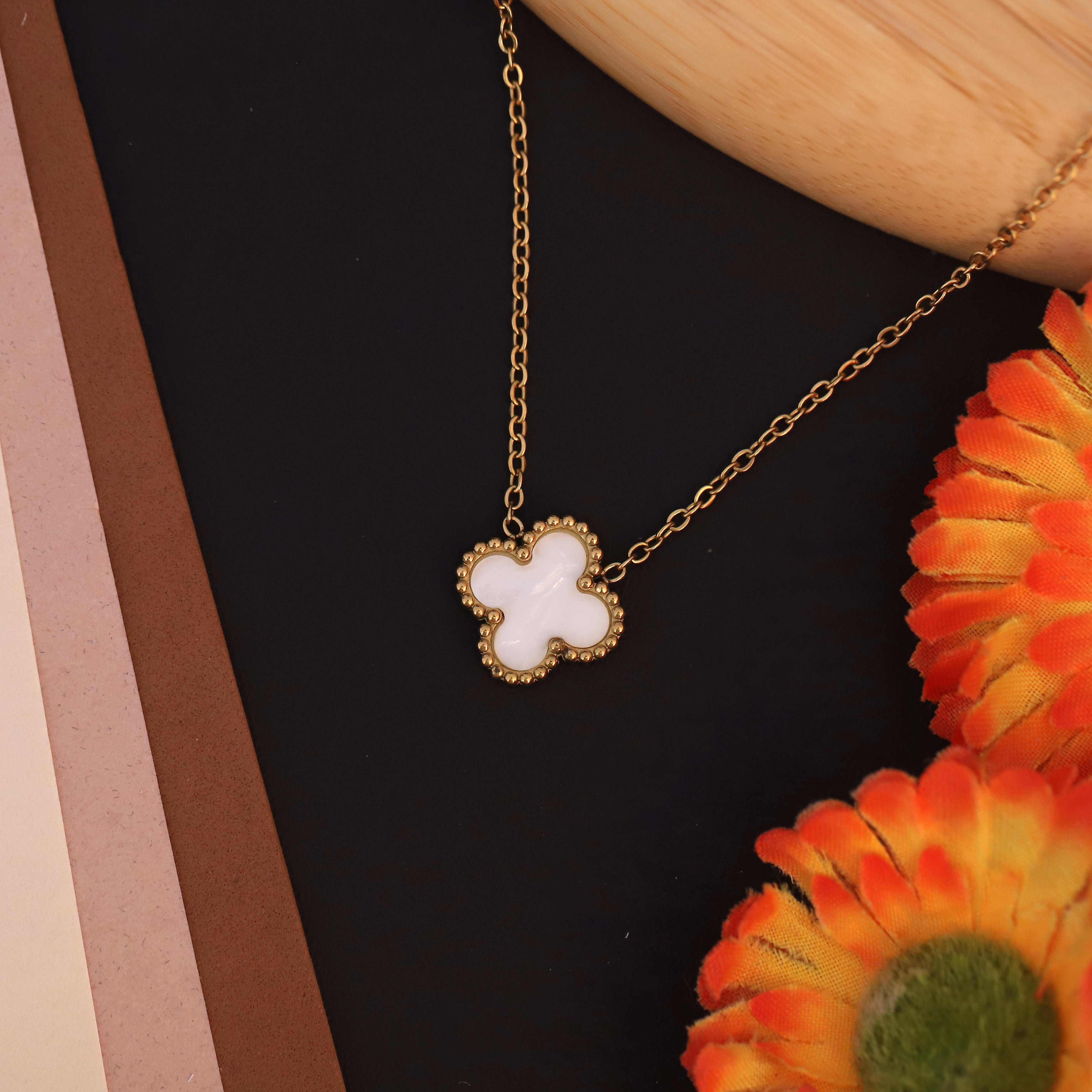 Flower Charm White Chain Gold Plated – Single Layer, Anti-Tarnish, Waterproof, Minimalist Style (GOLD)