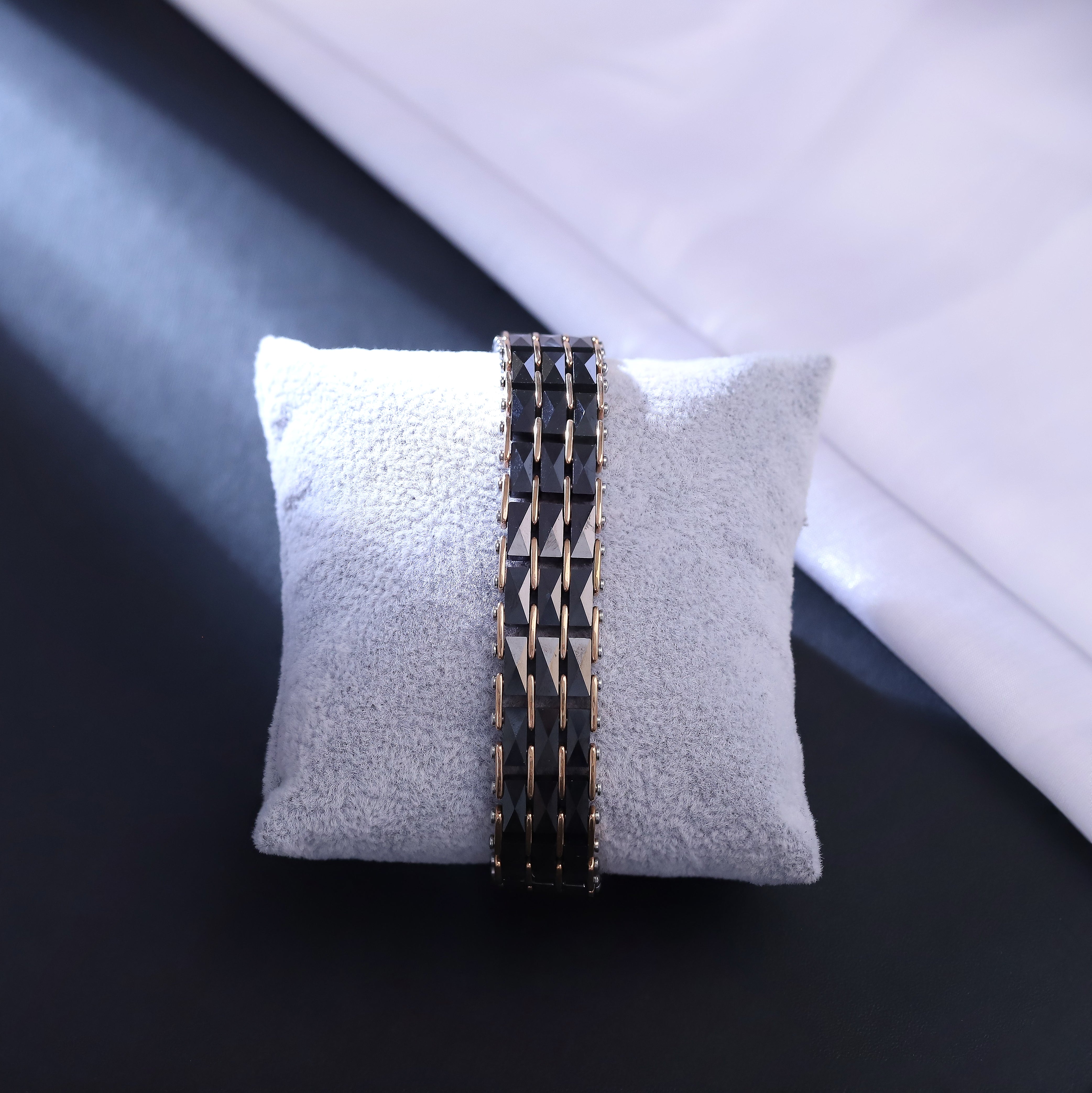 Men's Black and Gold Stainless Steel Link Bracelet – Classic Cuban Chain Style with Dual-Tone Finish, Durable Clasp – Luxury Fashion Jewelry for Men