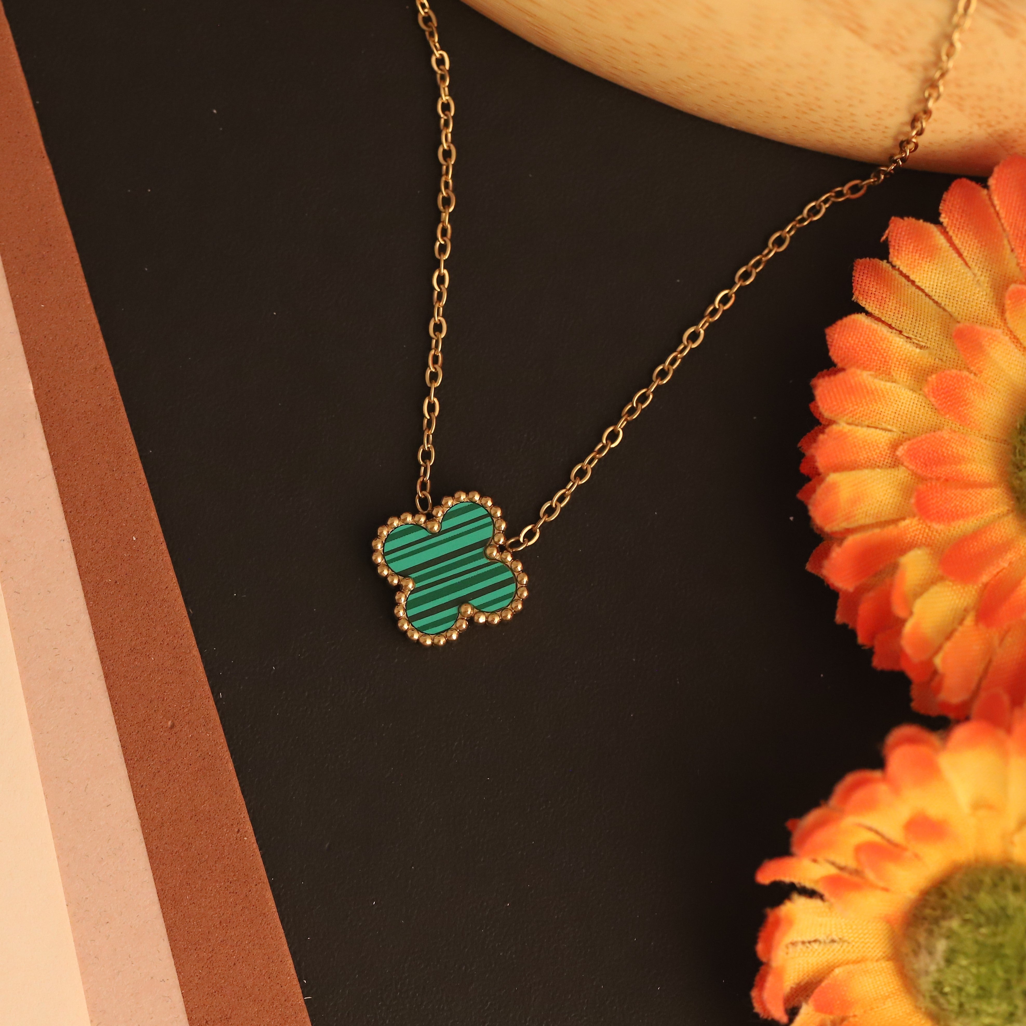 Flower Charm Green Chain Gold Plated – Single Layer, Anti-Tarnish, Waterproof, Minimalist Style (GOLD)