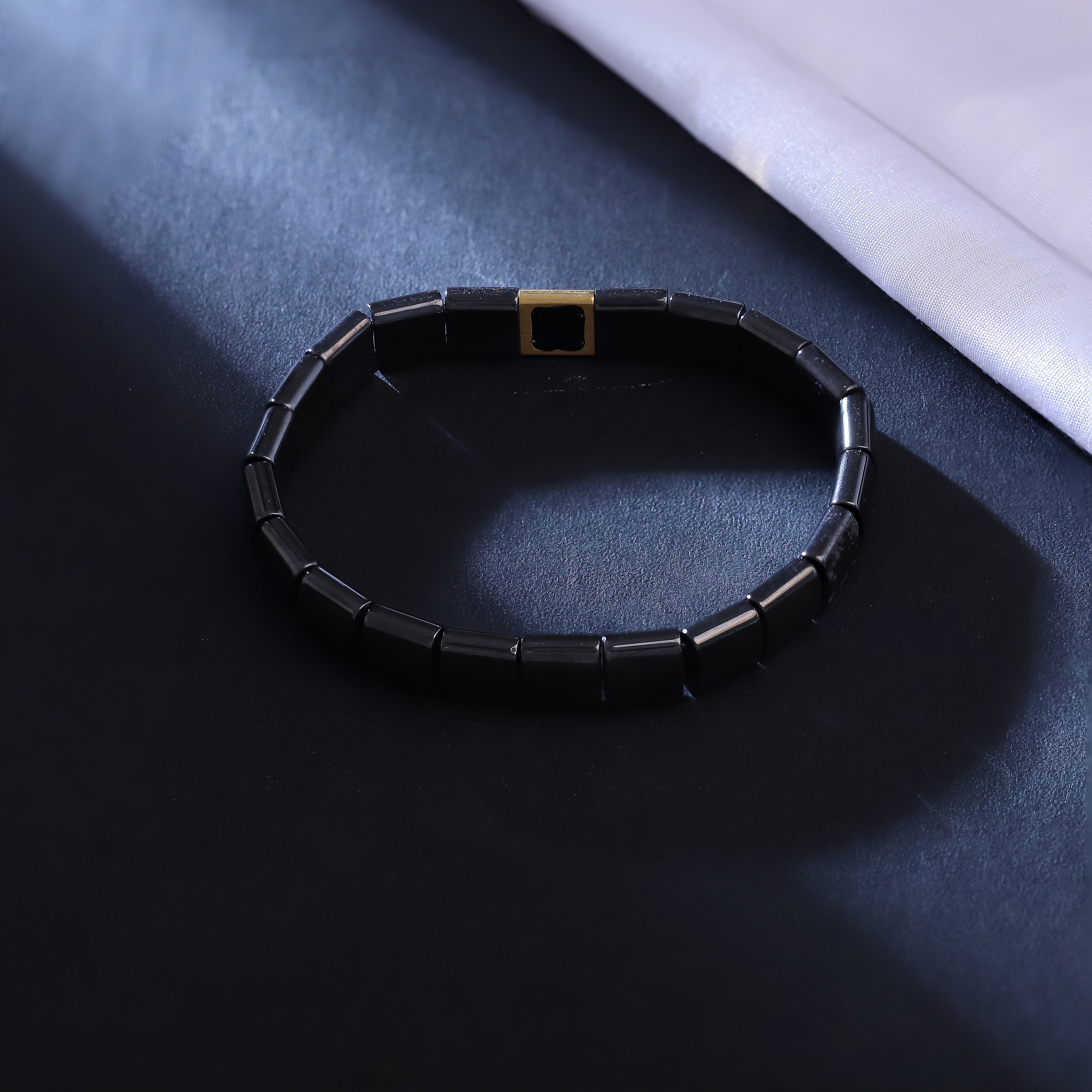 Men’s Black Ceramic Magnetic Therapy Bracelet – Minimalist Design with Gold Accent Clasp – Lightweight Wellness Bracelet for Pain Relief, Circulation & Energy