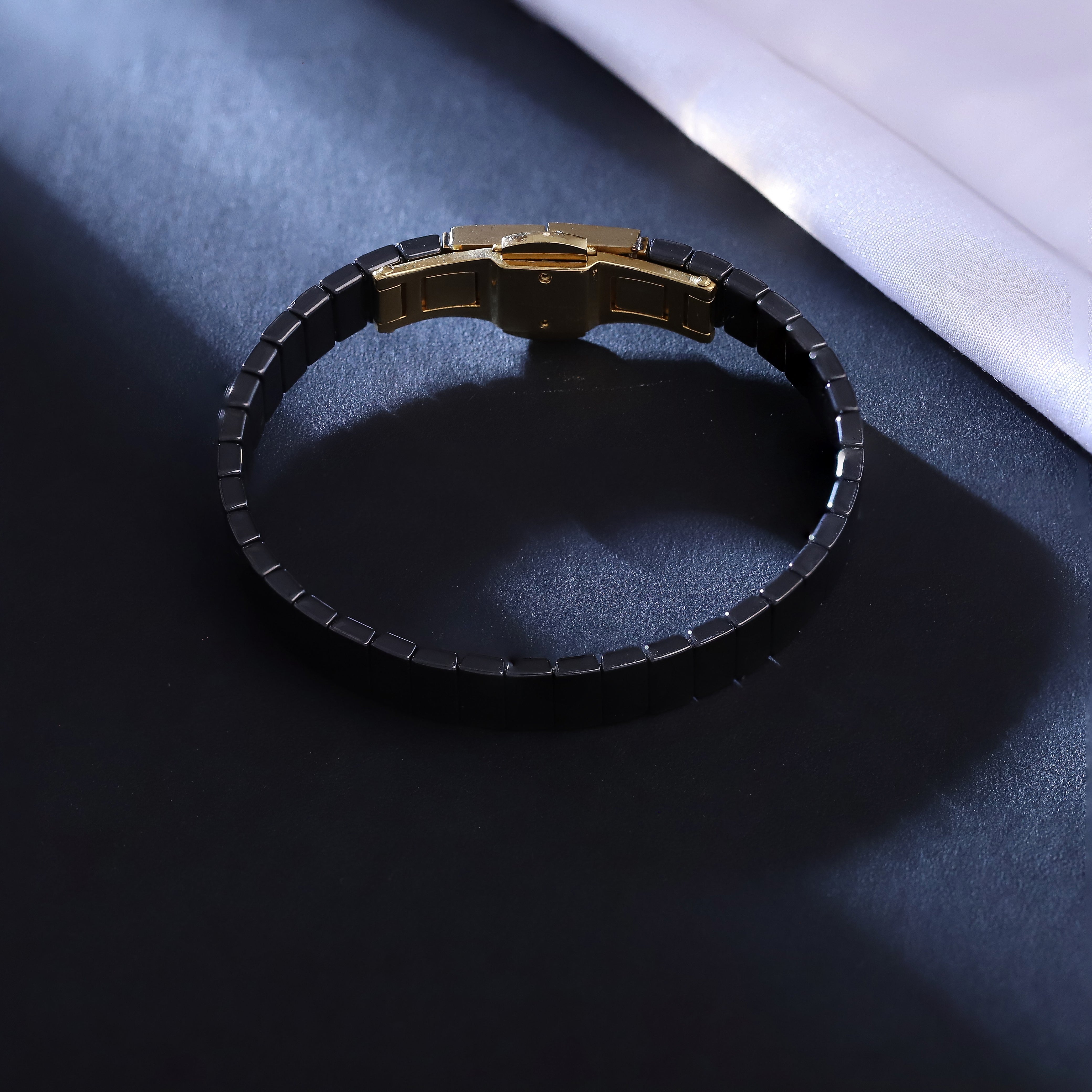 Men’s Black Ceramic Link Bracelet with Gold-Tone Stainless Steel Clasp – Sleek & Modern Magnetic Closure Wristband for Men