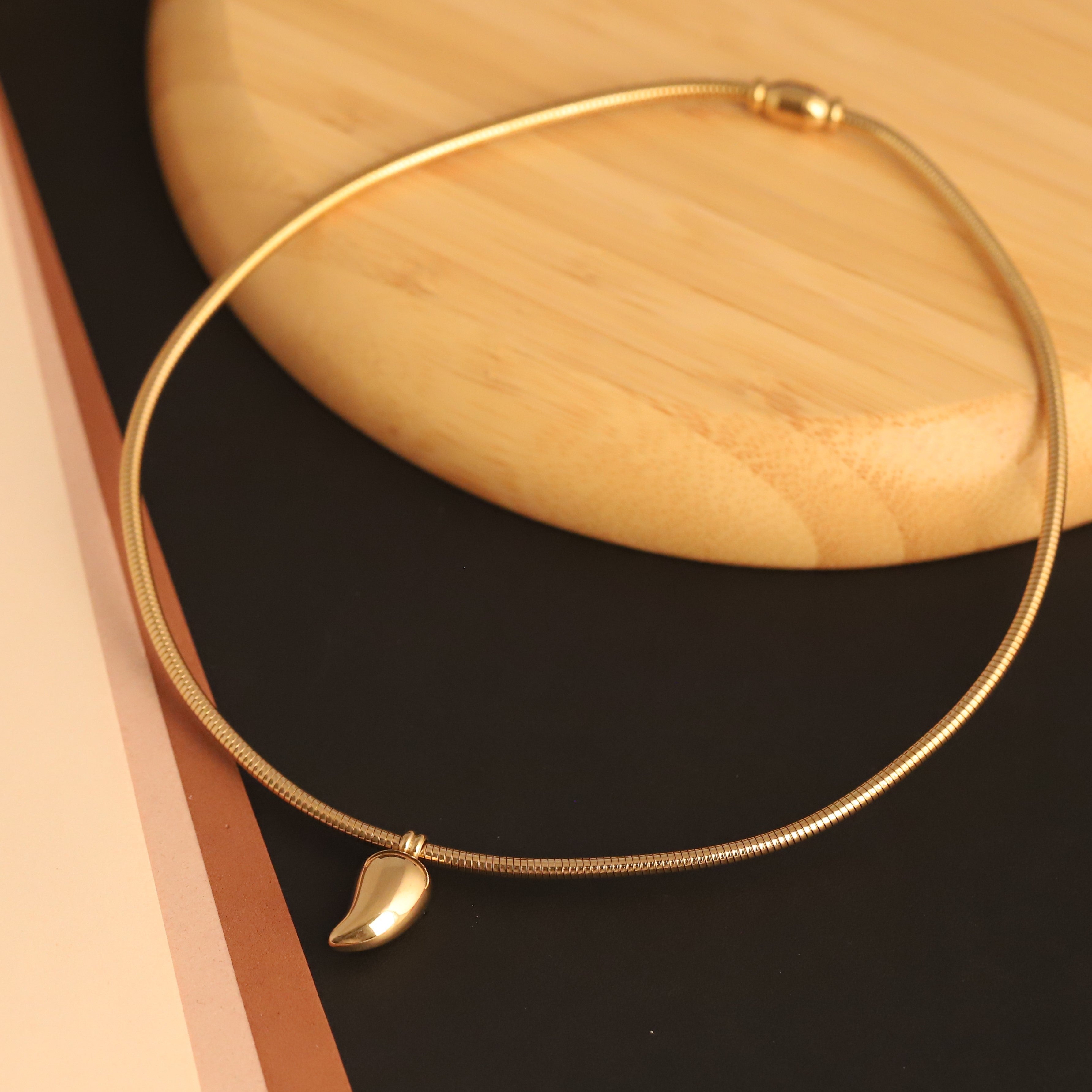 Leaf Charm Round Necklace Gold Plated – Single Layer, Anti-Tarnish, Waterproof, Minimalist Style (GOLD)