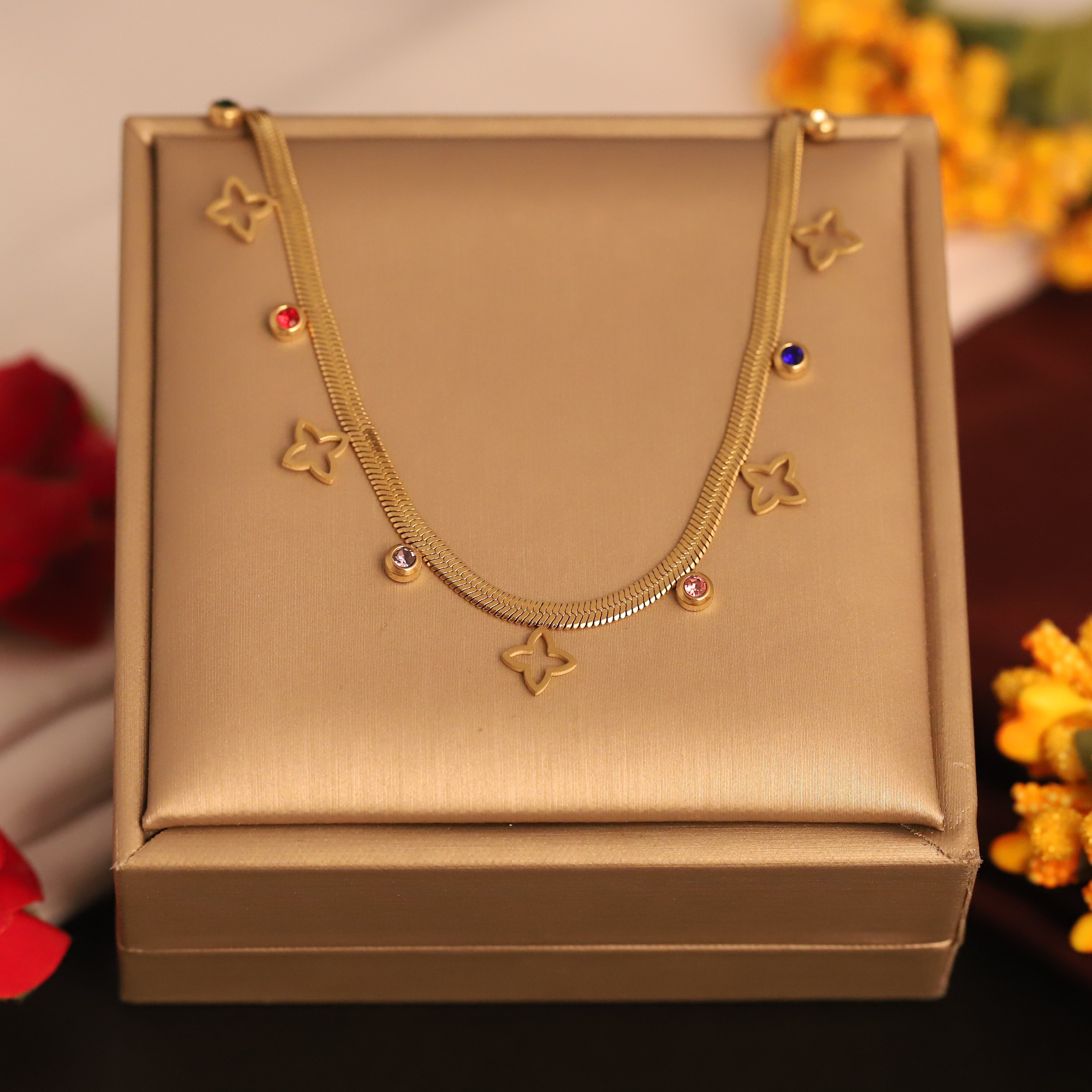 Flower Charms White Stones Chain Gold Plated – Single Layer, Anti-Tarnish, Waterproof, Minimalist Style (GOLD)