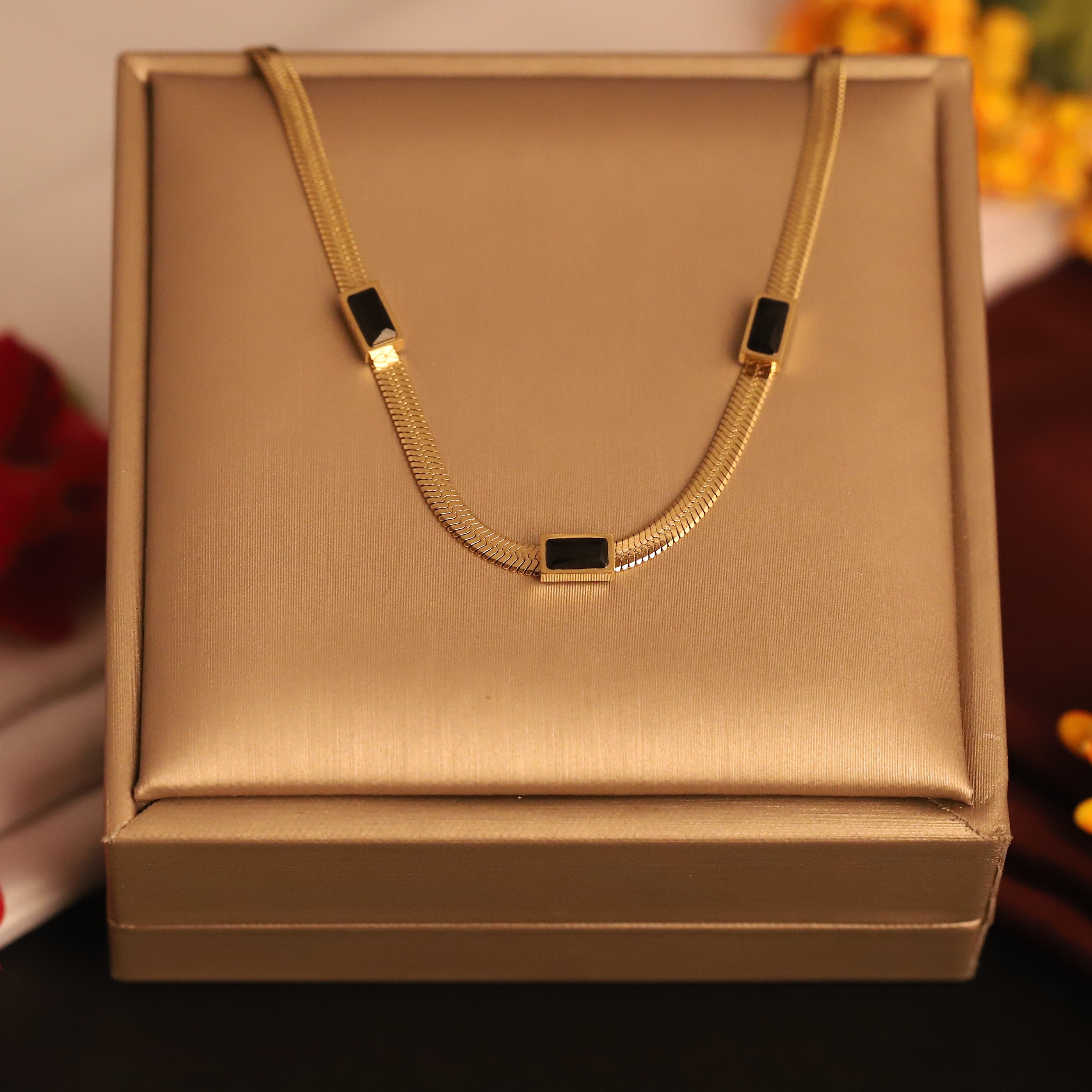 Box black Snake Chain Gold Plated – Single Layer, Anti-Tarnish, Waterproof, Minimalist Style (GOLD)
