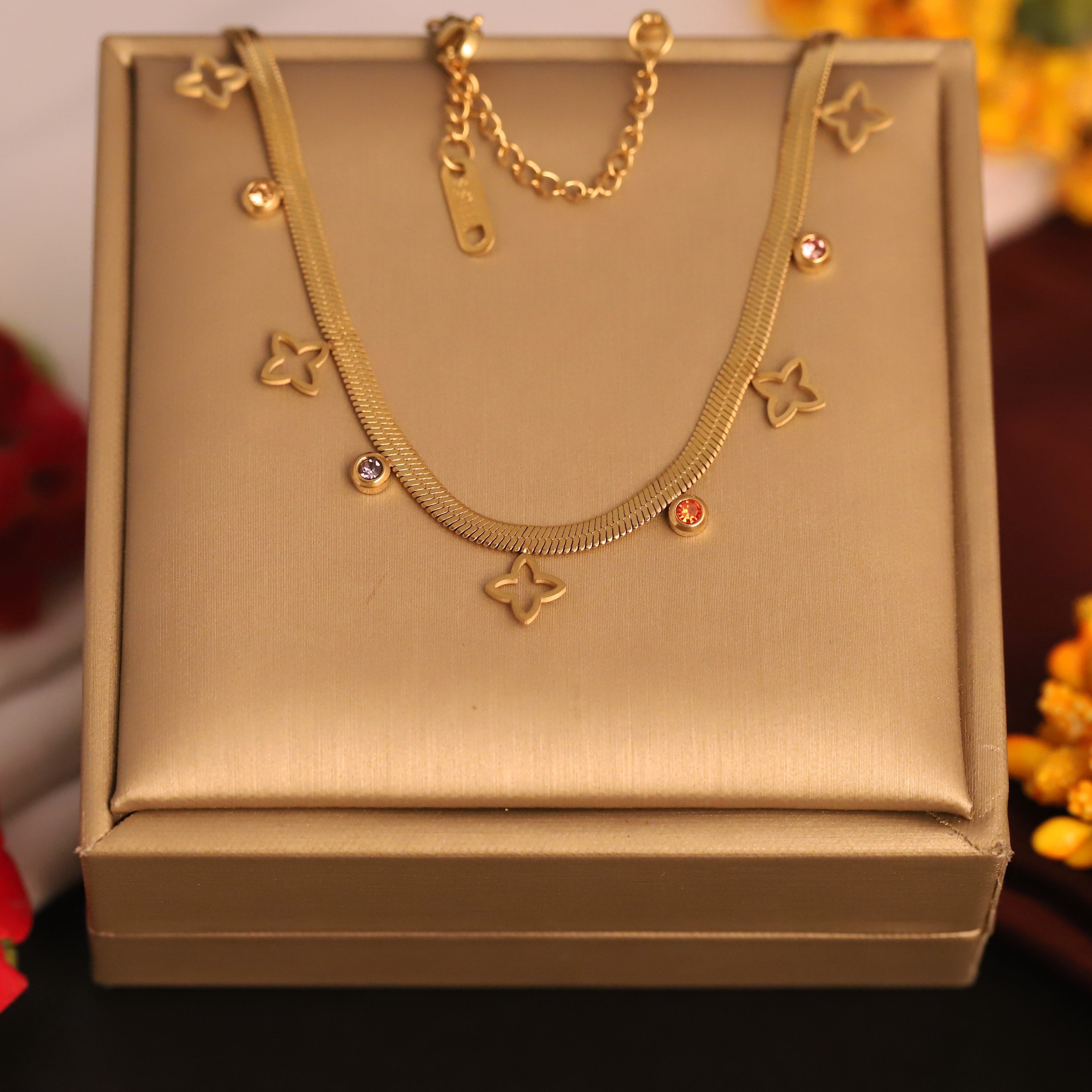 Flower Charms White Stones Chain Gold Plated – Single Layer, Anti-Tarnish, Waterproof, Minimalist Style (GOLD)