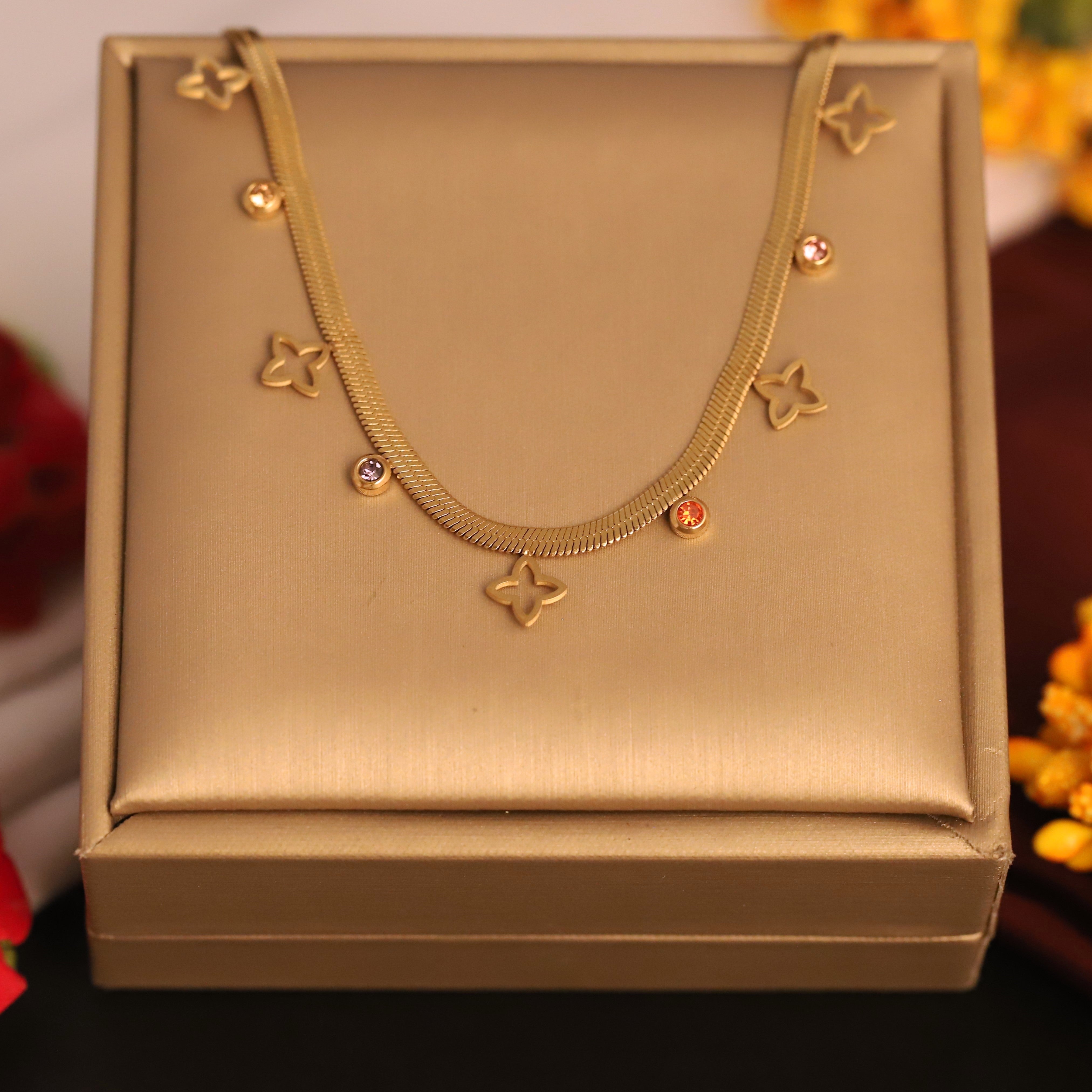 Flower Charms White Stones Chain Gold Plated – Single Layer, Anti-Tarnish, Waterproof, Minimalist Style (GOLD)