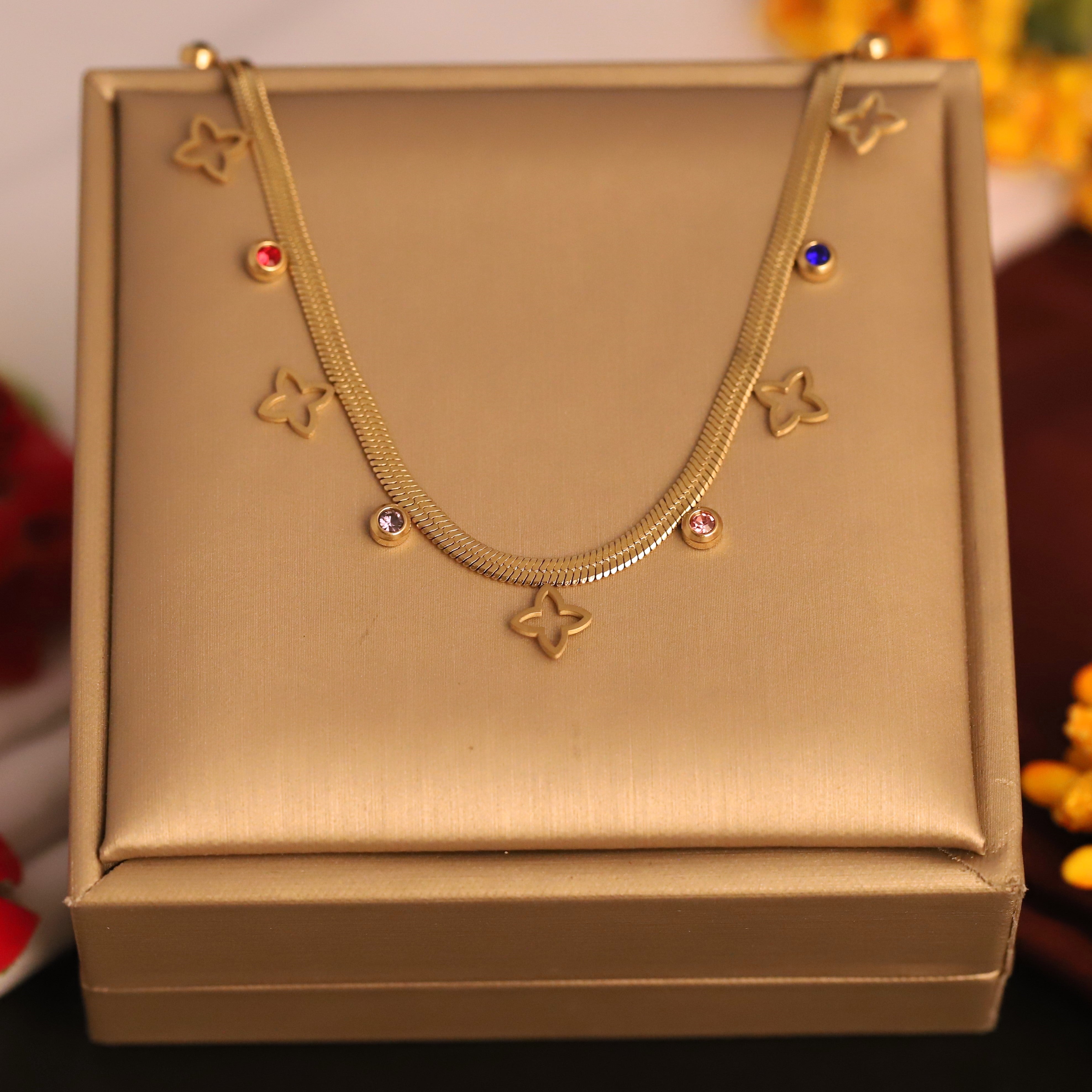 Flower Charms White Stones Chain Gold Plated – Single Layer, Anti-Tarnish, Waterproof, Minimalist Style (GOLD)