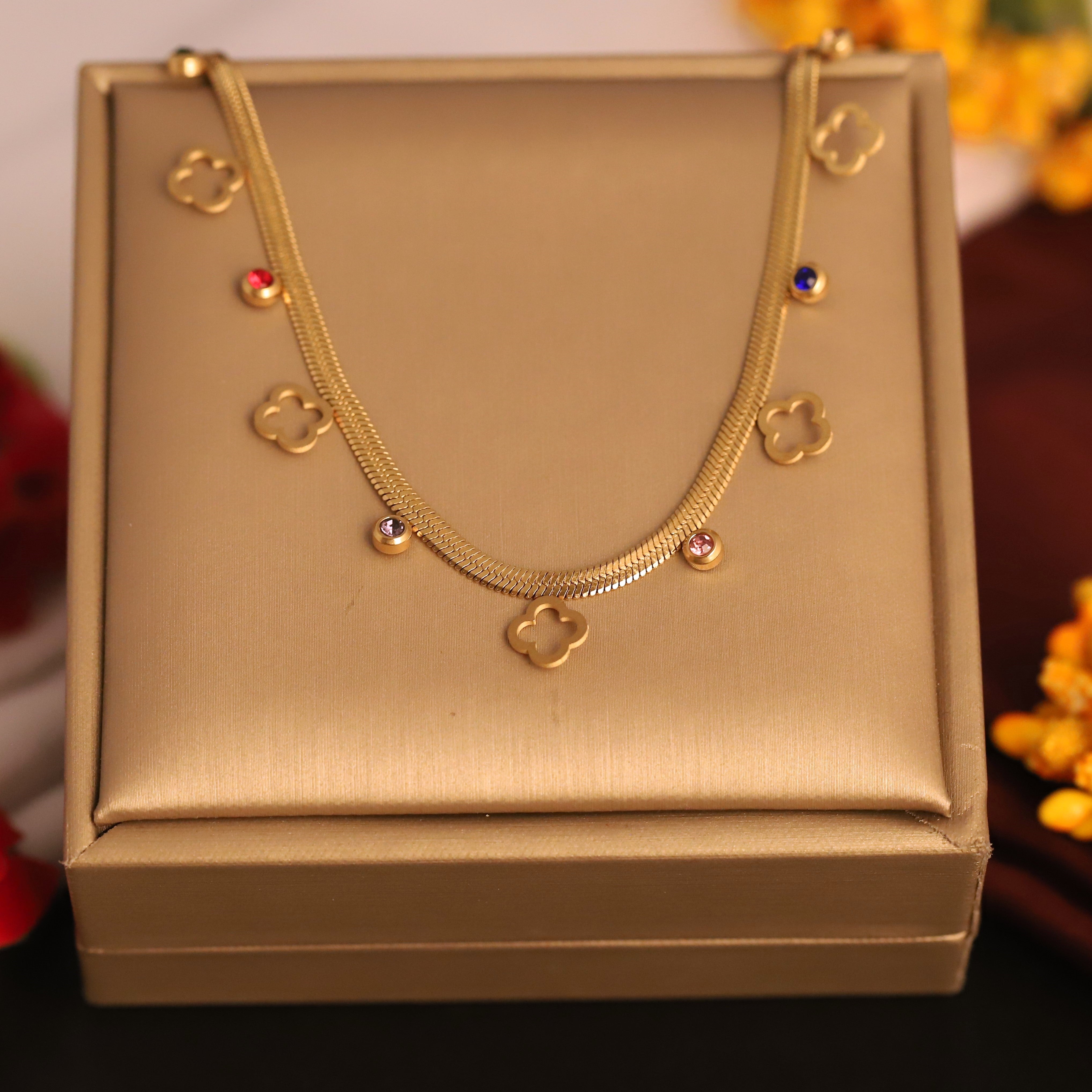 Flower Charms White Stones Chain Gold Plated – Single Layer, Anti-Tarnish, Waterproof, Minimalist Style (GOLD)