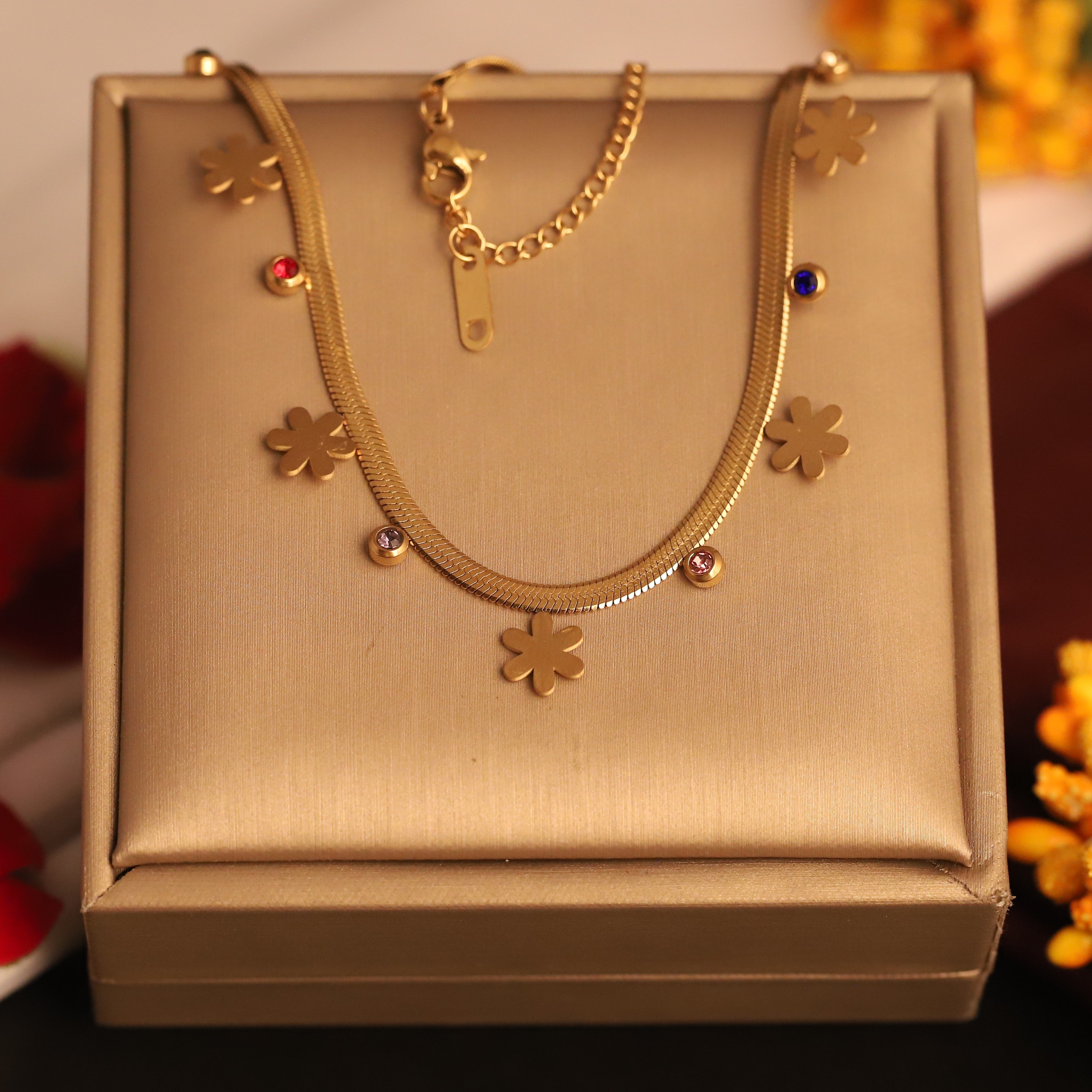 Flower Charms White Stones Chain Gold Plated – Single Layer, Anti-Tarnish, Waterproof, Minimalist Style (GOLD)