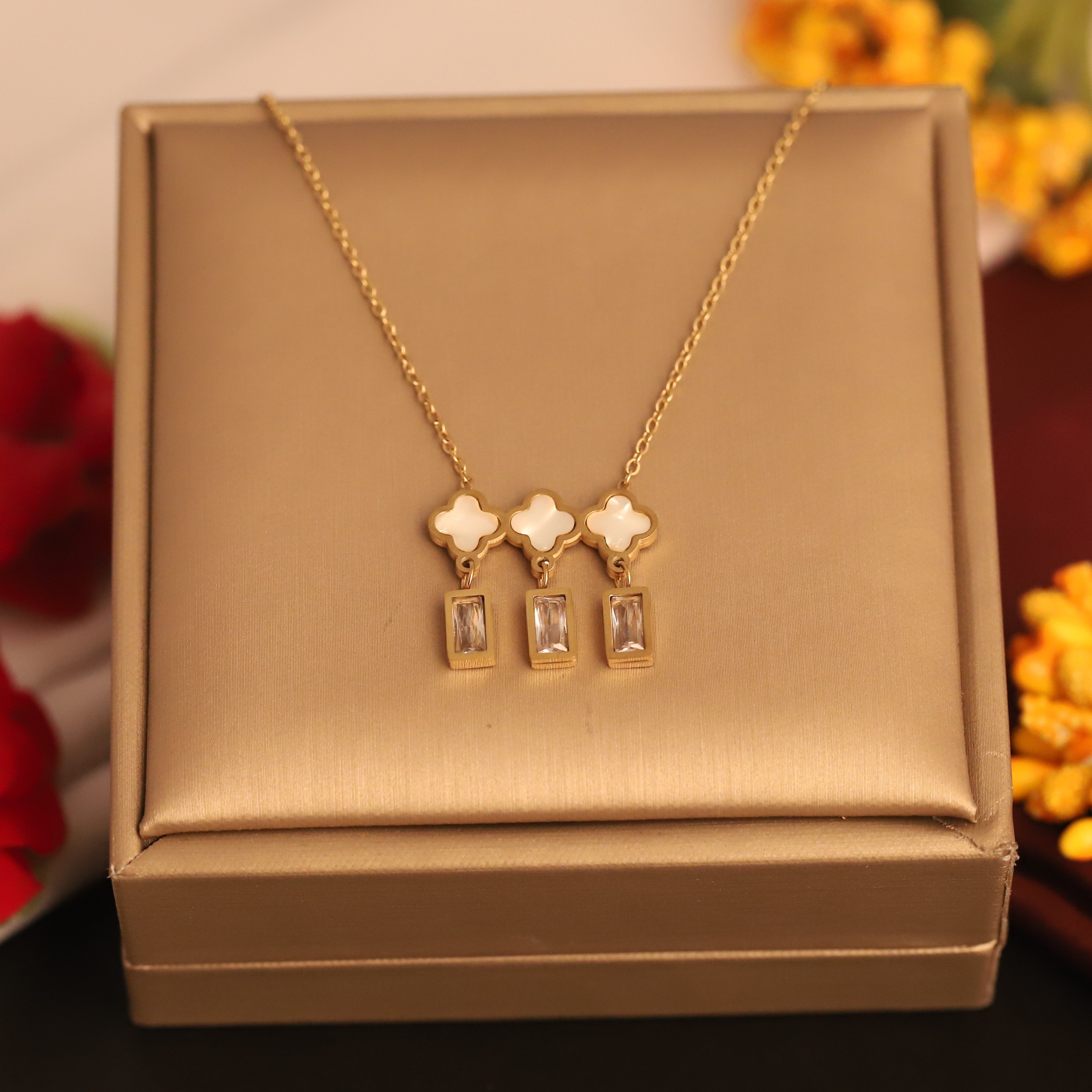 Flower Charm White stones Chain Gold Plated – Single Layer, Anti-Tarnish, Waterproof, Minimalist Style (GOLD)